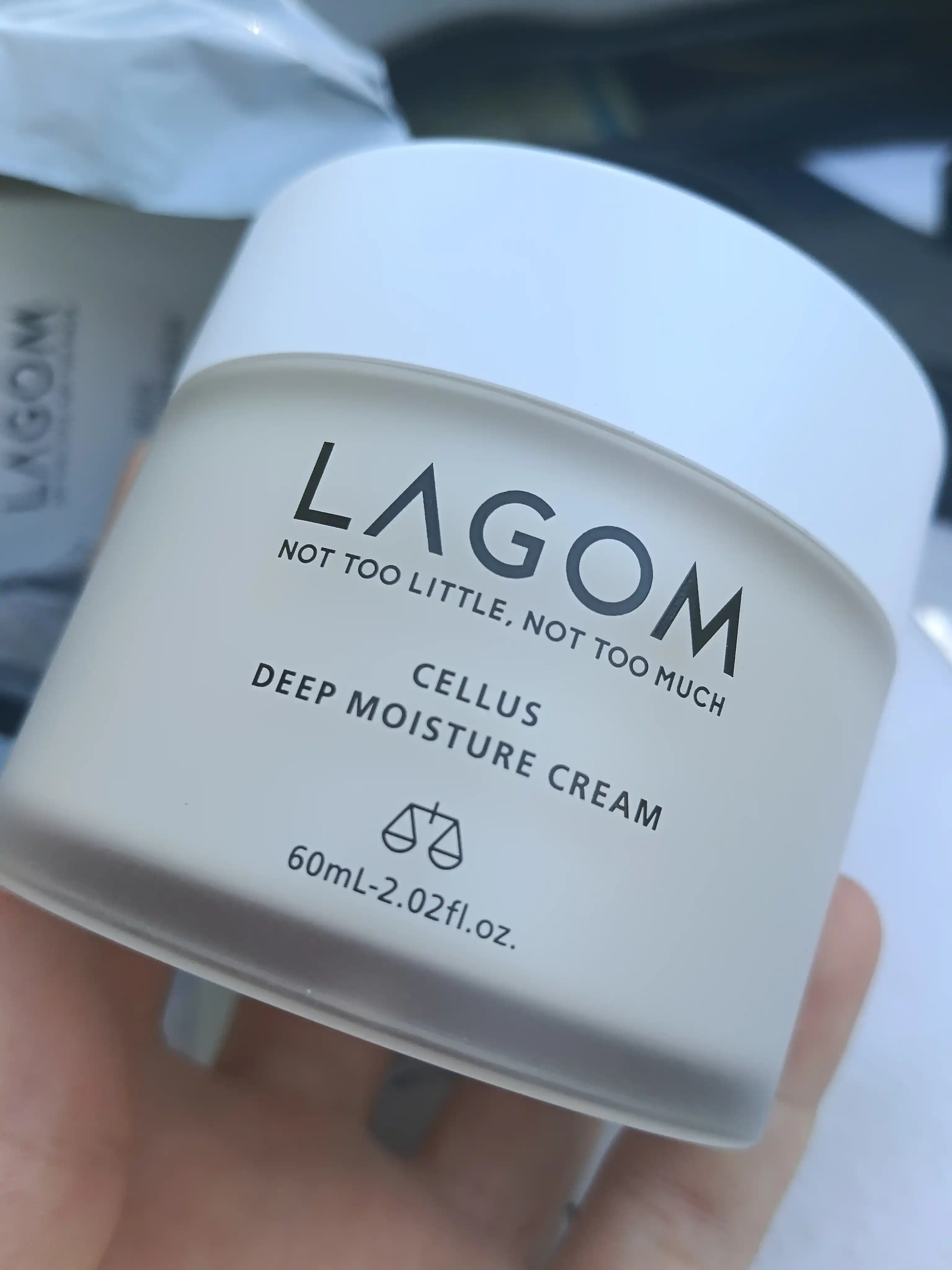 LAGOM — Yuz uchun krem, terini yorqinlashtirish, oziqlantirish va tiklash uchun