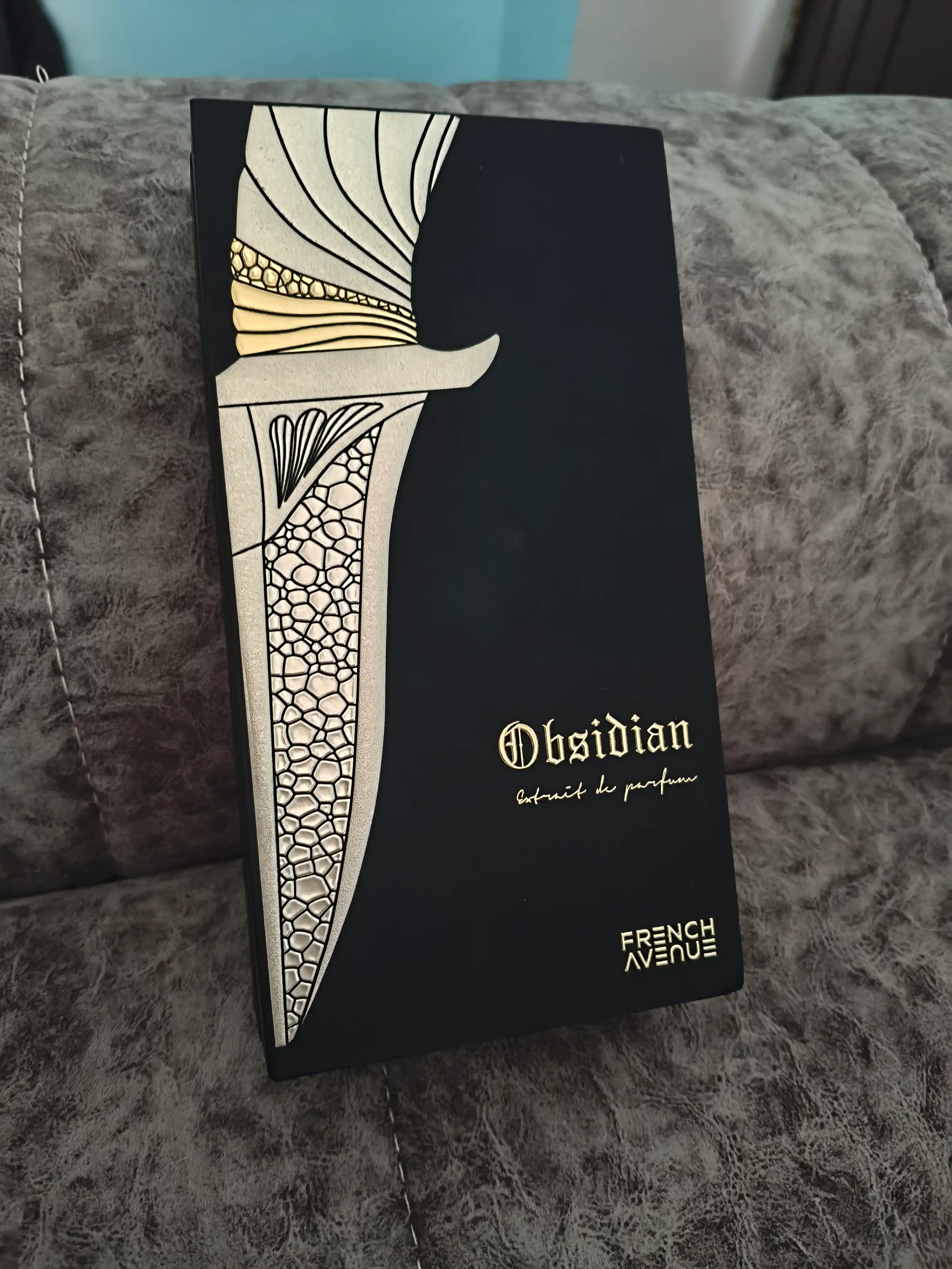 Erkaklar va ayollar atiri French Avenue Obsidian Extrait de Parfum