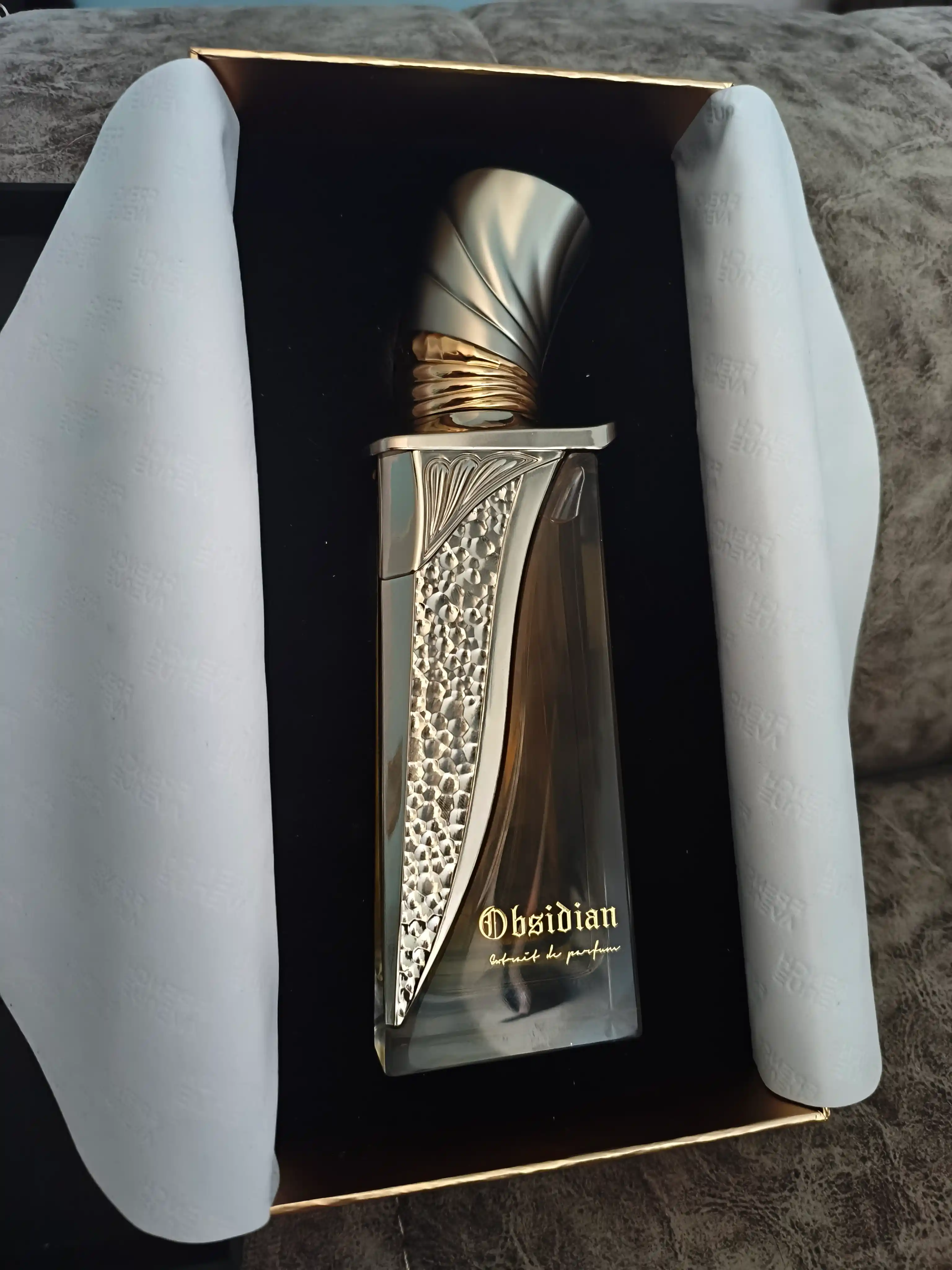Erkaklar va ayollar atiri French Avenue Obsidian Extrait de Parfum