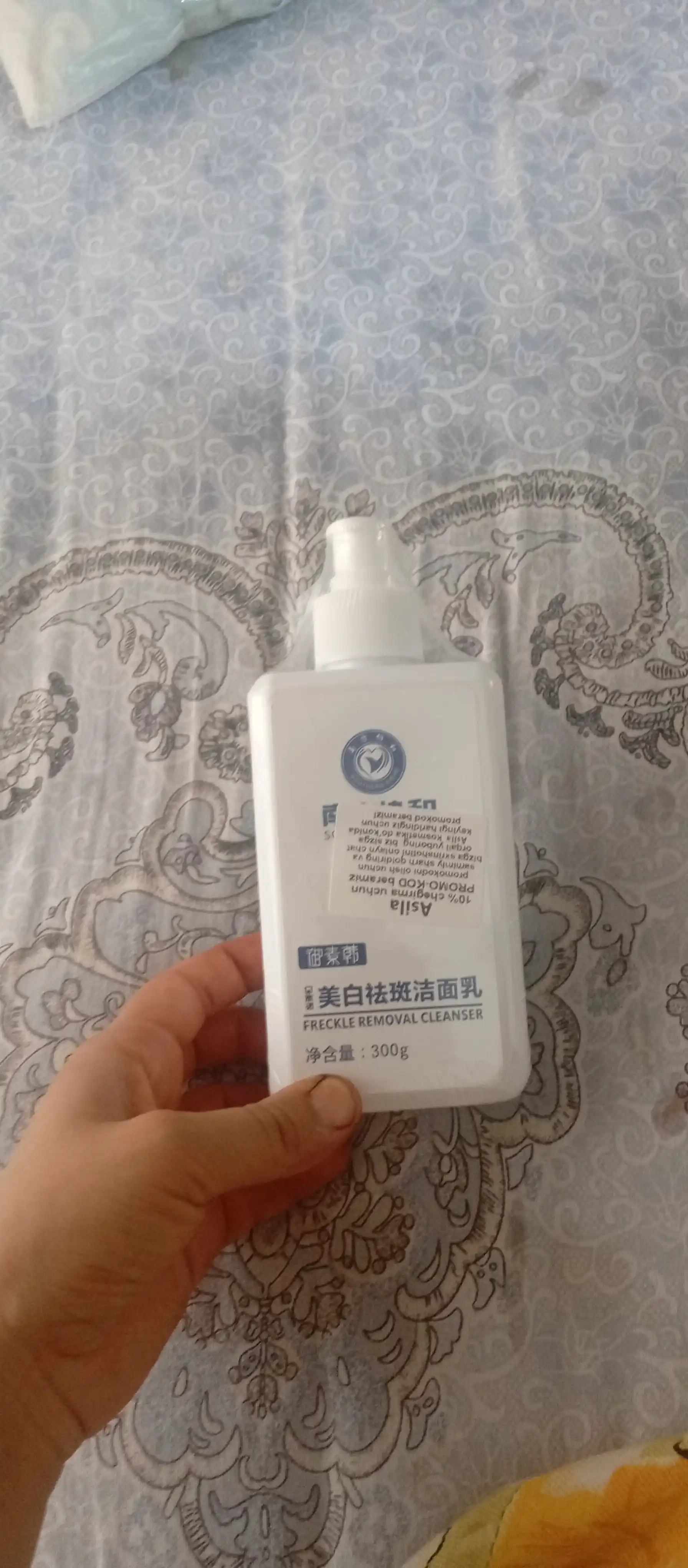 Yuz va tana uchun oqartiruvchi penka, qora nuqtalarga qarshi, B3 vitamini bilan, ko'pik
