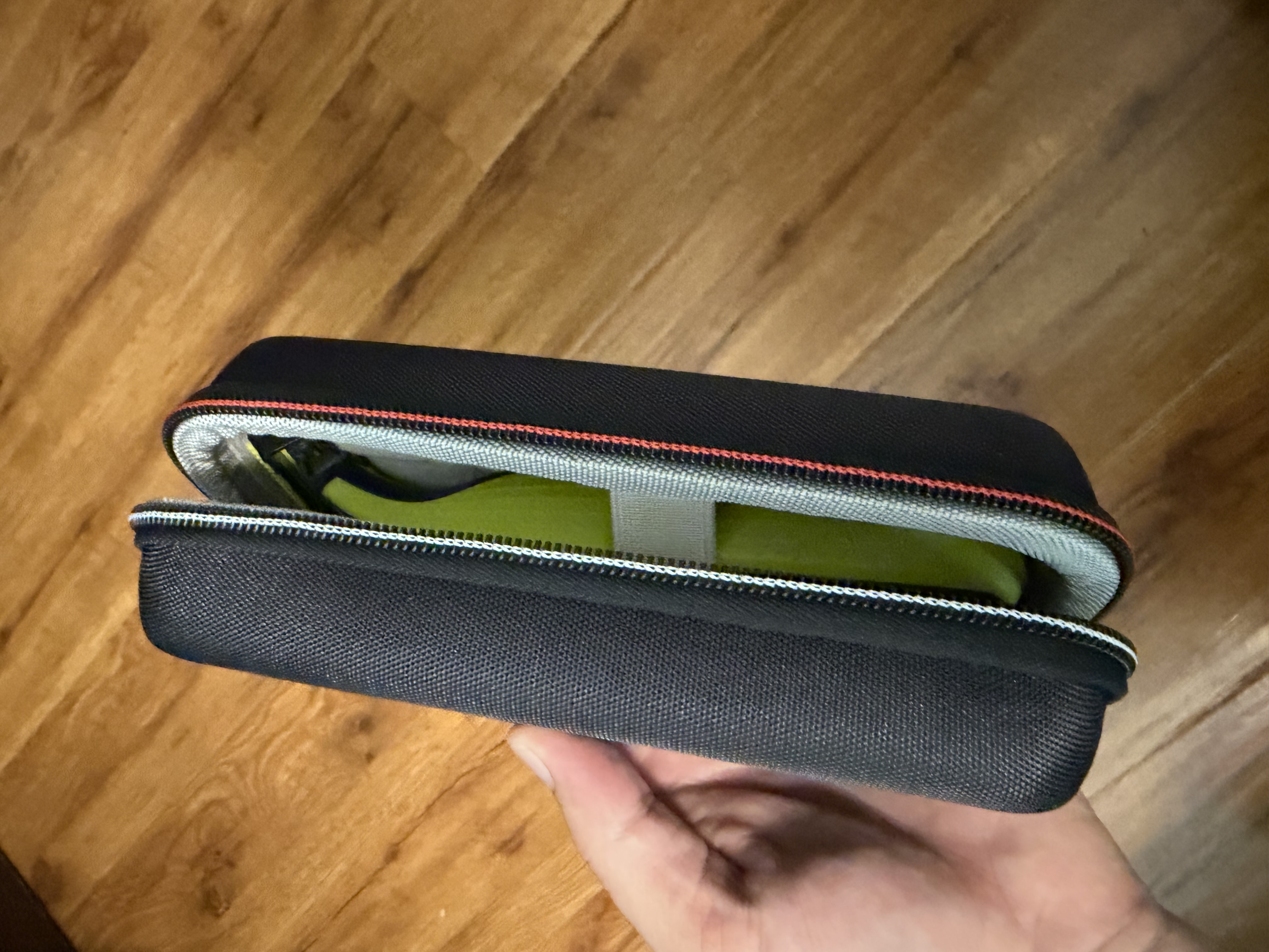 Philips OneBlade trimmer uchun qattiq yo‘l g‘ilofi, ustara uchun g‘ilof
