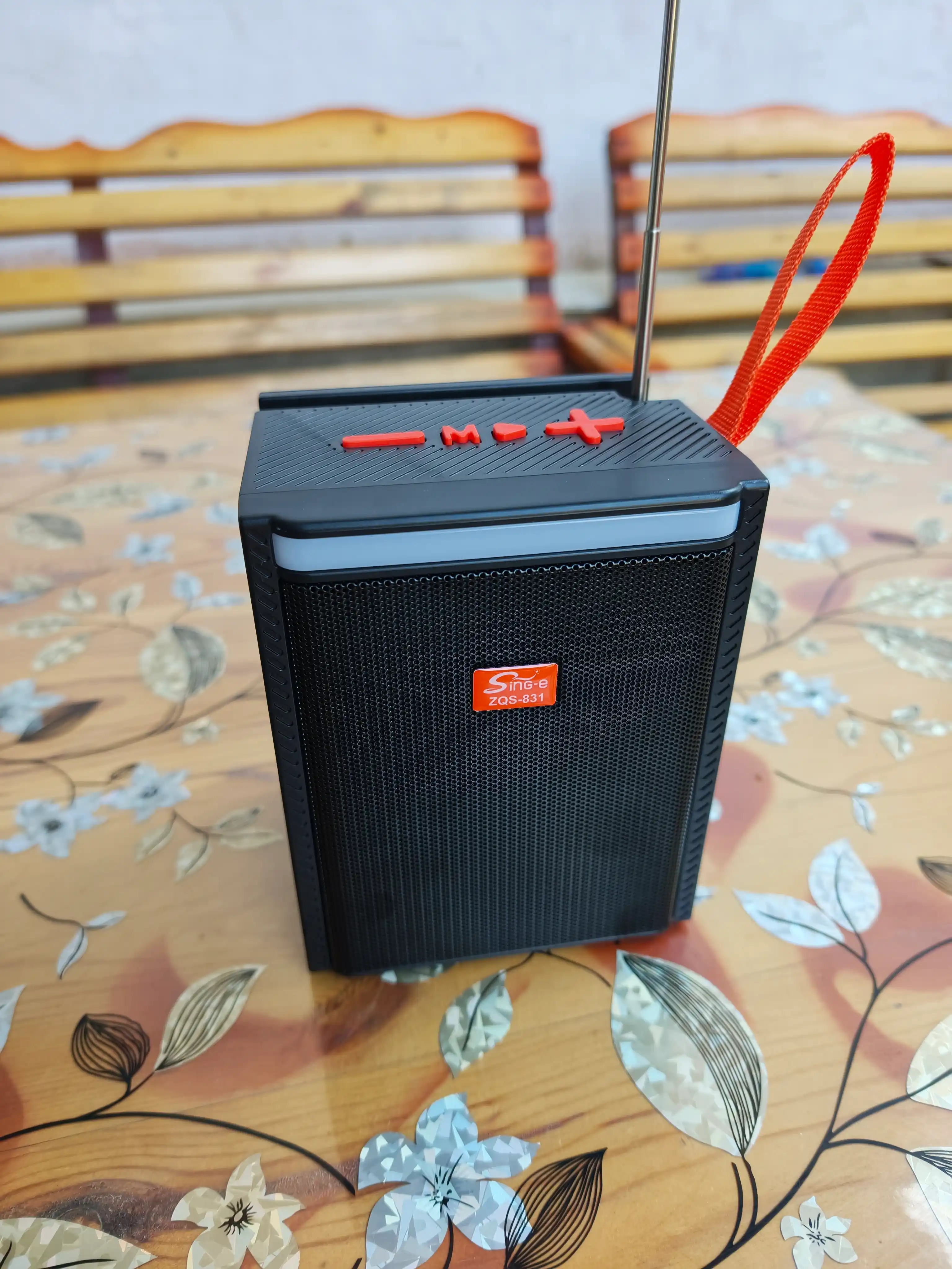 ZQS 831 Bluetooth kolonka – Kuchli ovoz, chuqur bass va zamonaviy dizayn