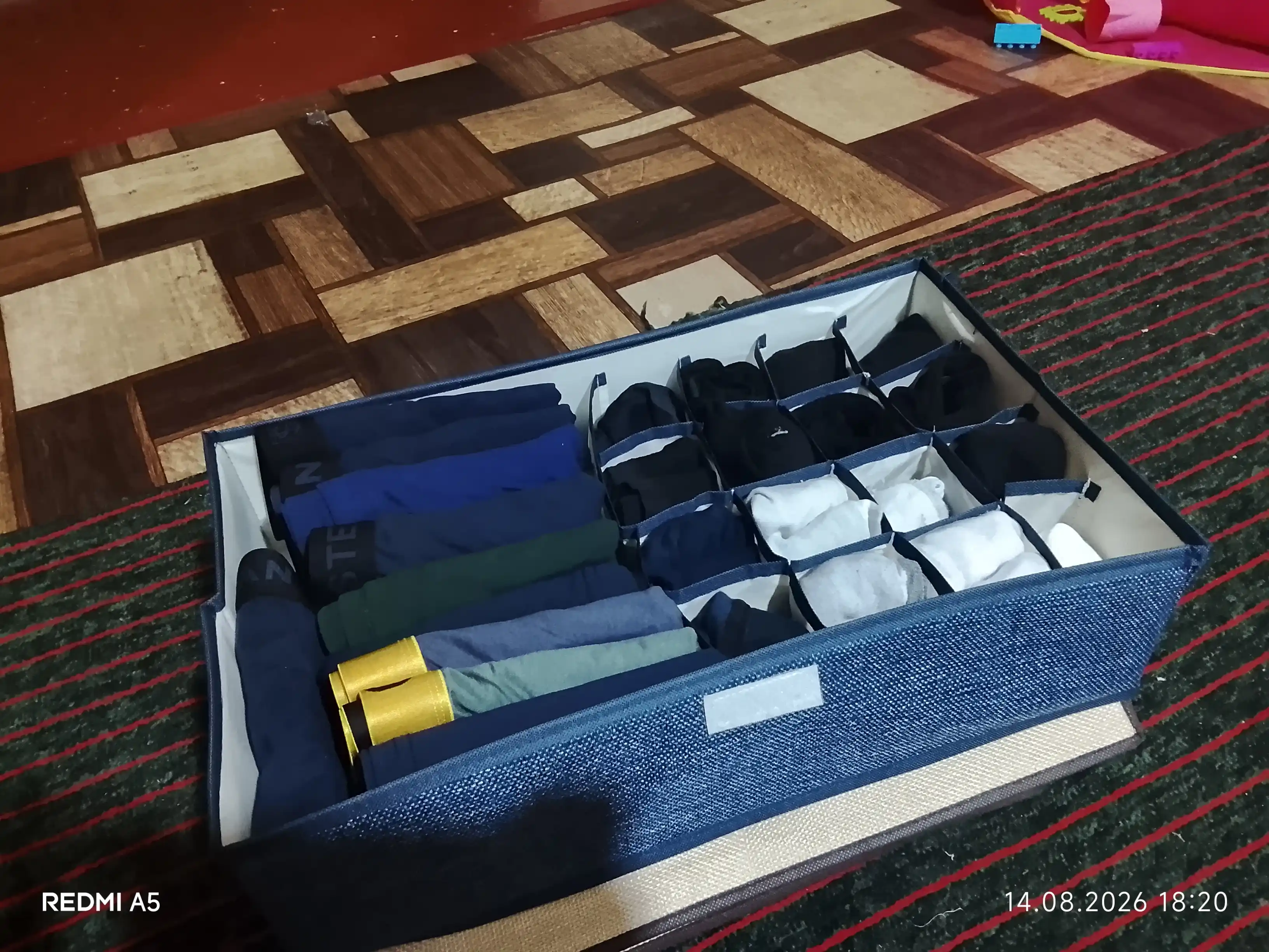 Organayzer ichki kiyim va paypoq uchun FORRIS HOME, yig‘ma, qopqoqli, 13/17 katakli