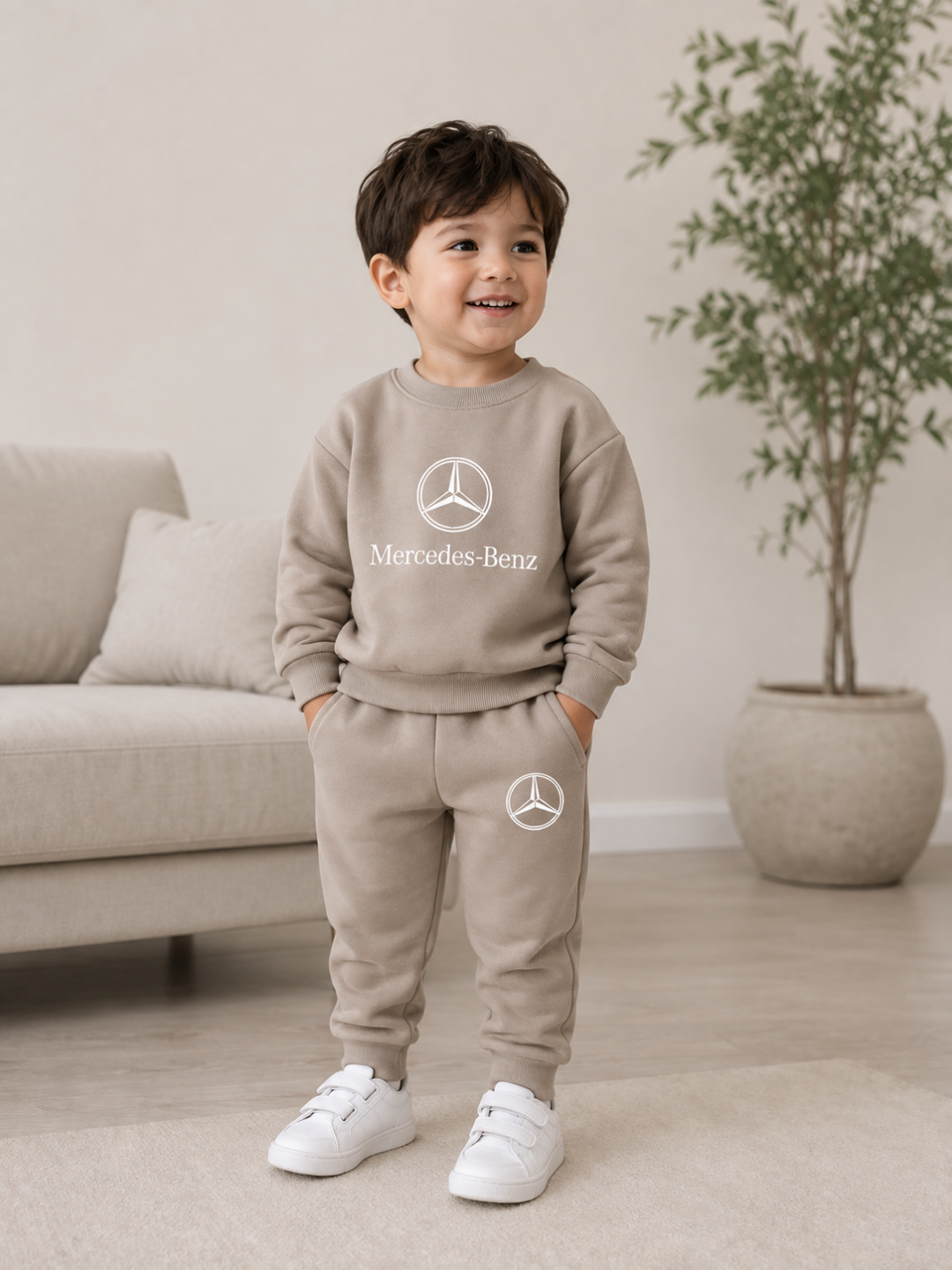 O‘g‘il bolalar uchun kiyim-kechak to‘plami ikki Mercedes