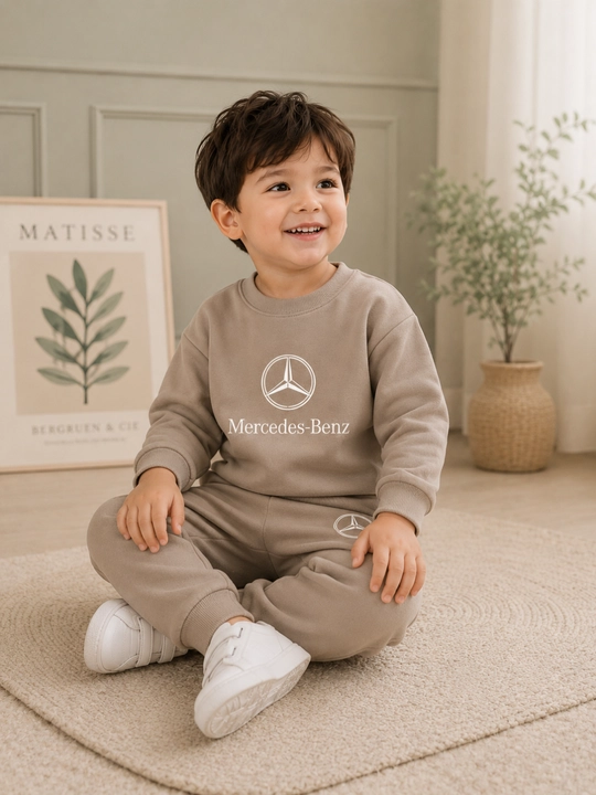O‘g‘il bolalar uchun kiyim-kechak to‘plami ikki Mercedes