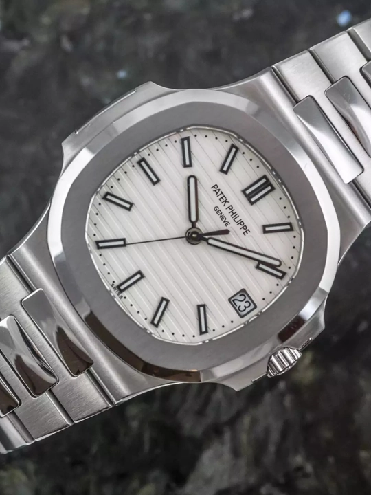 Patek Philippe Nautilus — классические наручные часы