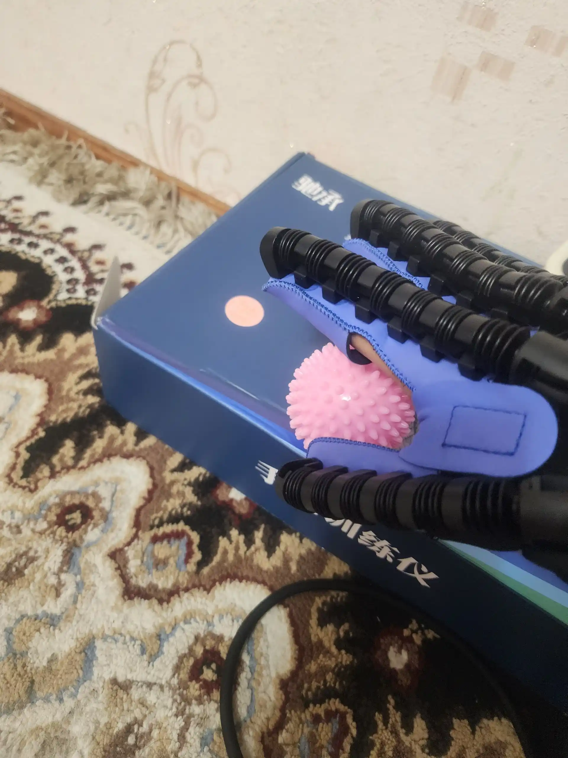 Reabilitatsion robot qo‘lqop, insultdan keyingi qo‘l mashq qiluvchi trenajyor