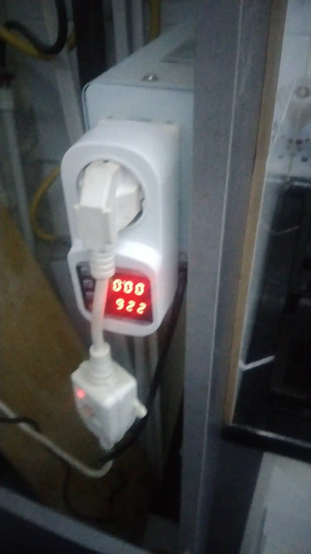 Реле напряжения и тока для розетки c амперметром LWJJSVA-16A, защита от обрыва нуля