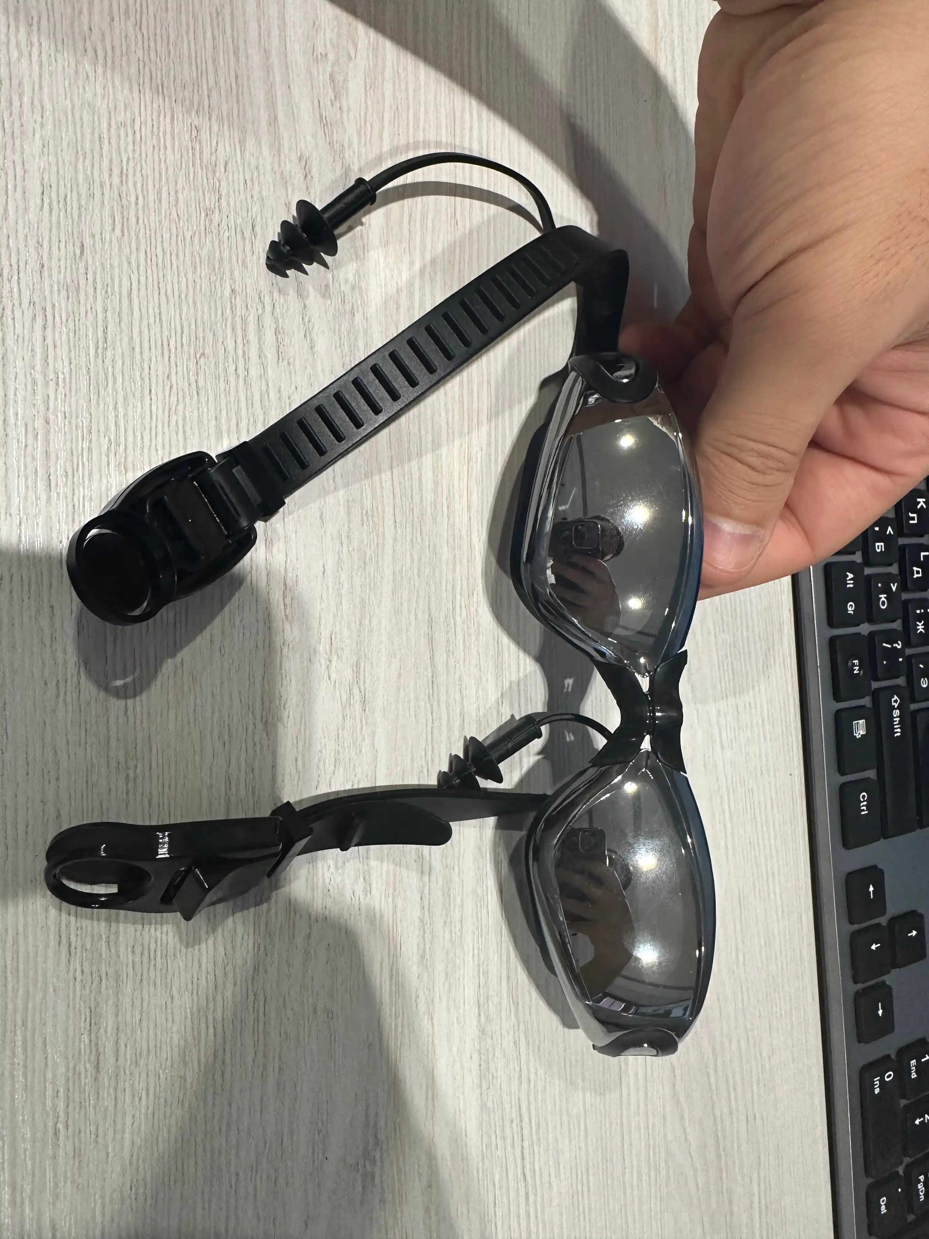 Galvanik qoplamali va quloqli suzish ko‘zoynagi, sovg‘a g‘ilofi