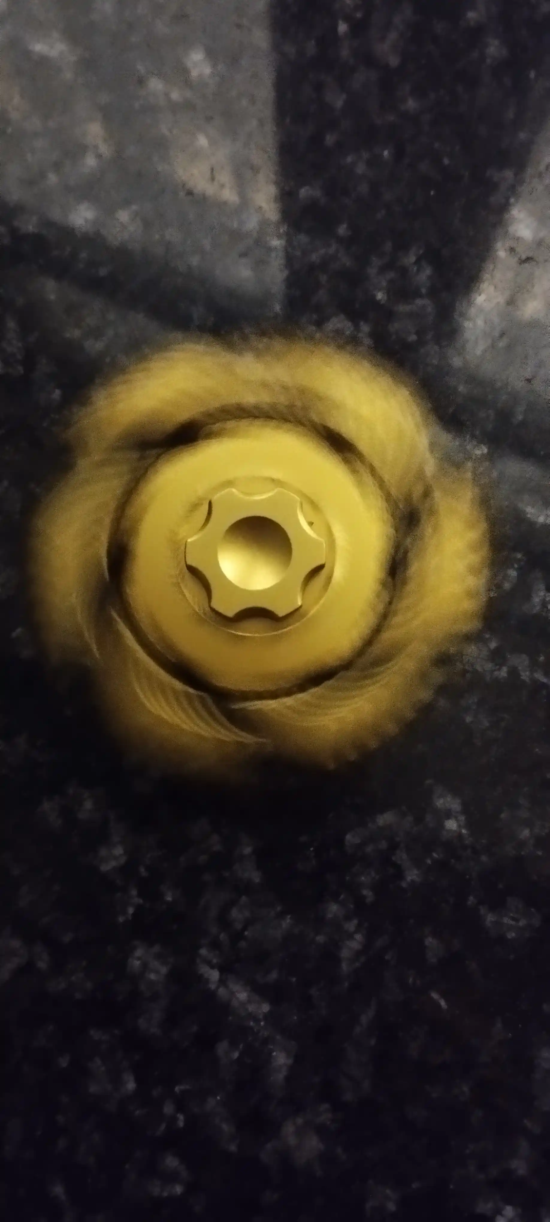 Magnitli spinner, antistress o‘yinchoq, aylanganda ochiladi