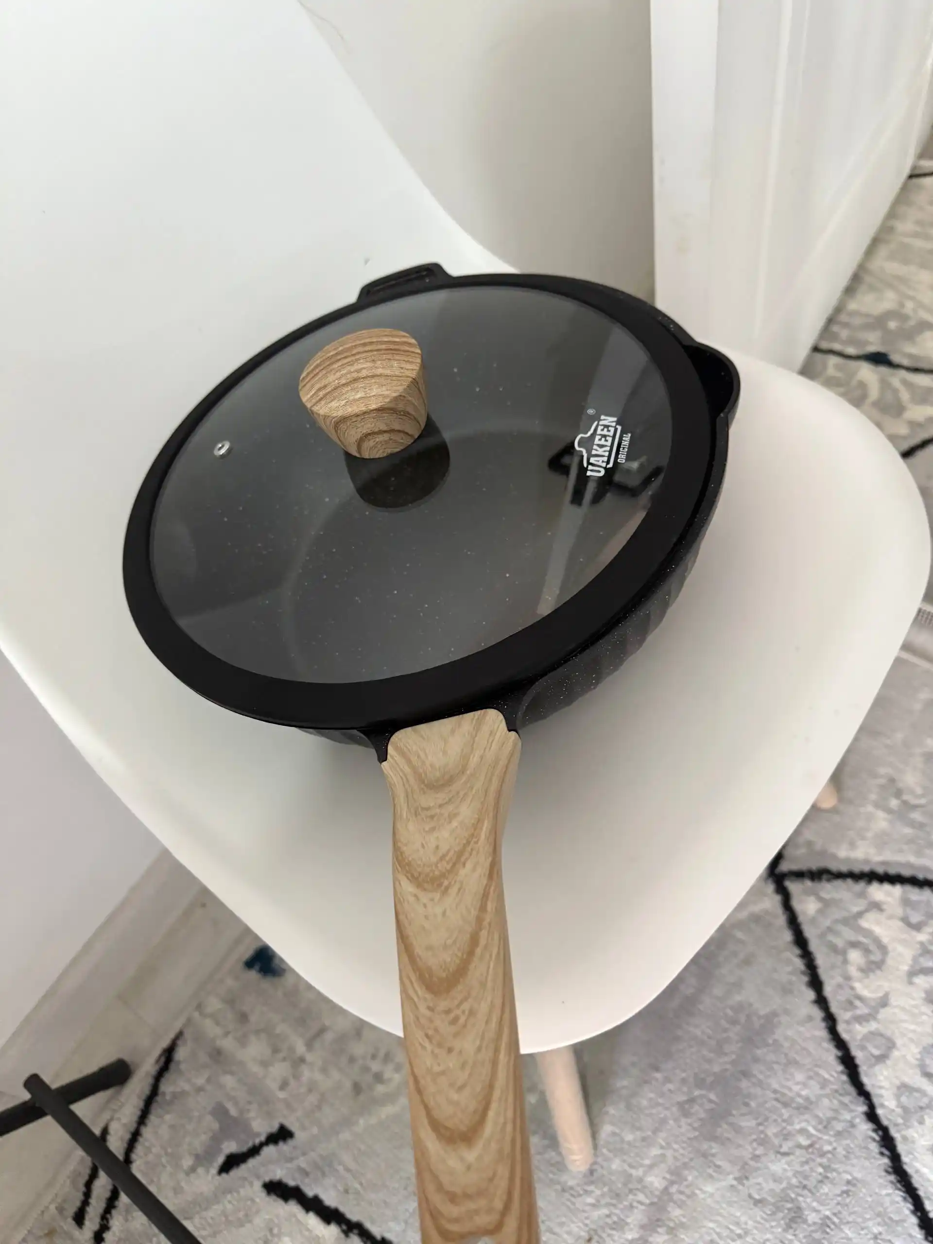 Premium granit qozonlari, yopishmaydigan qoplamali va yog‘och tutqichli