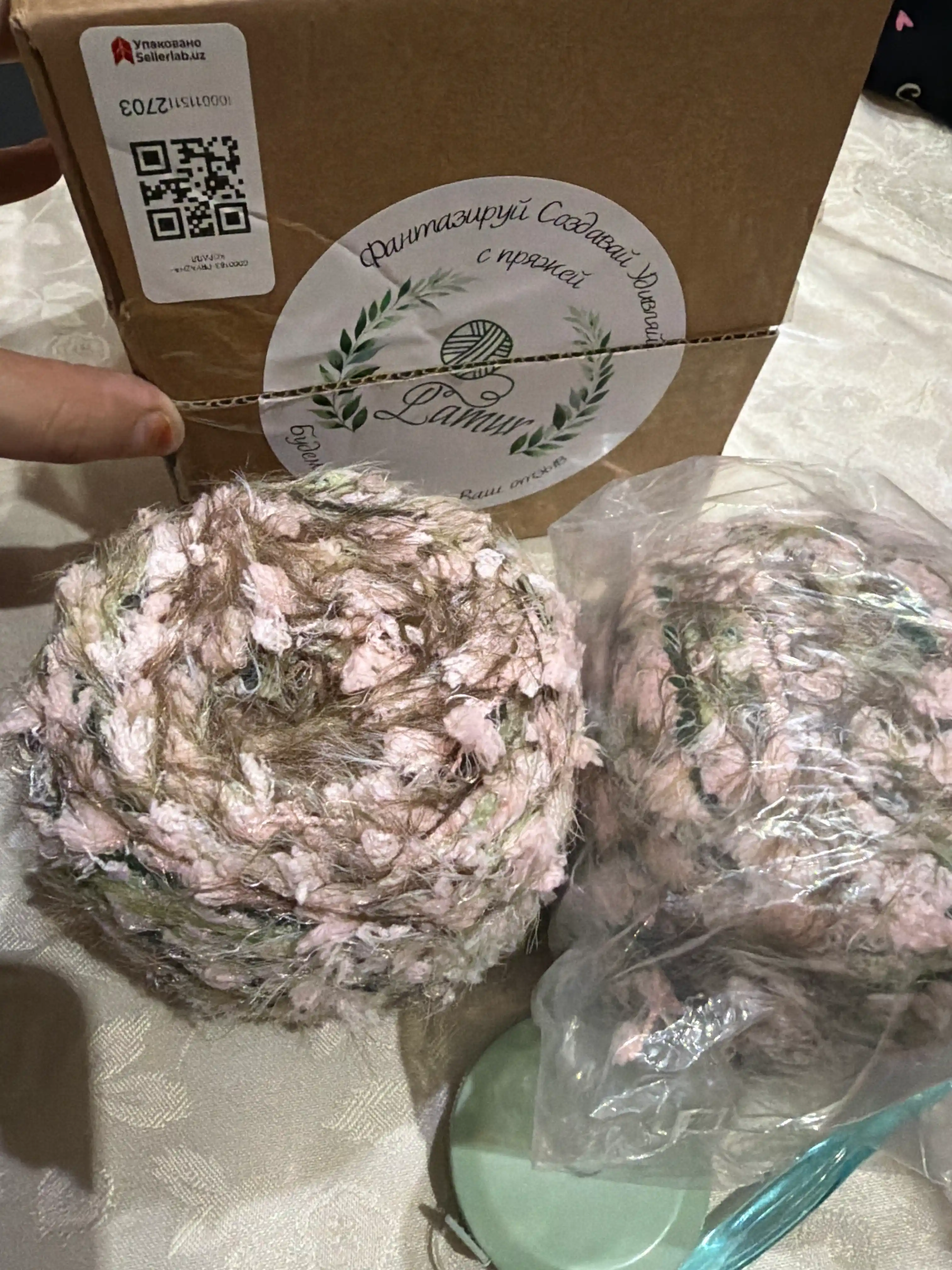 Spitsa va ilgakda to‘qish uchun bukle ip 1 yoki 2 dona, 130 g dan 8 tagacha ipdan iborat