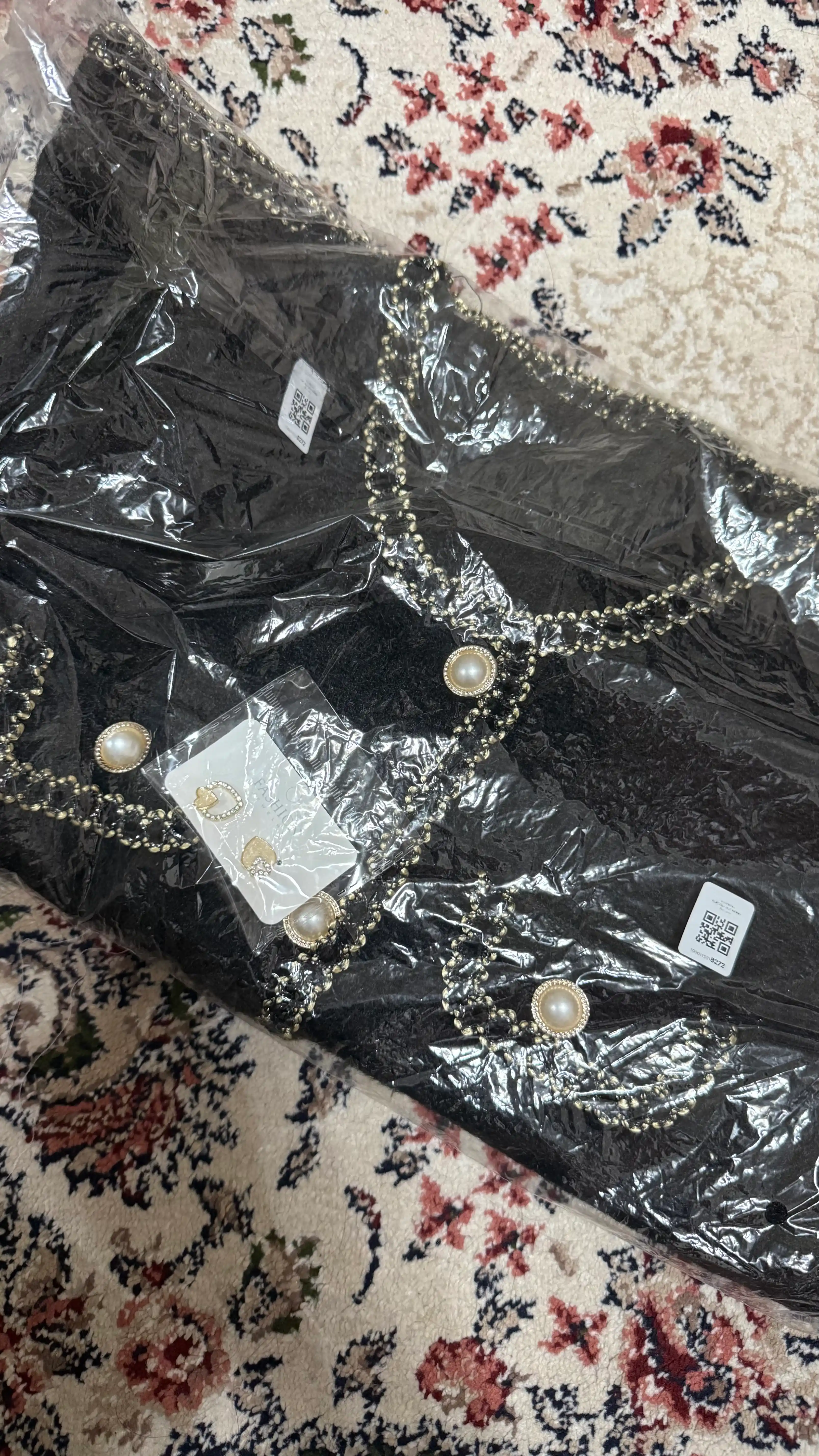 Ayollar uchun yumshoq kardigan, marvarid tugmali va zanjir bezakli, One Size