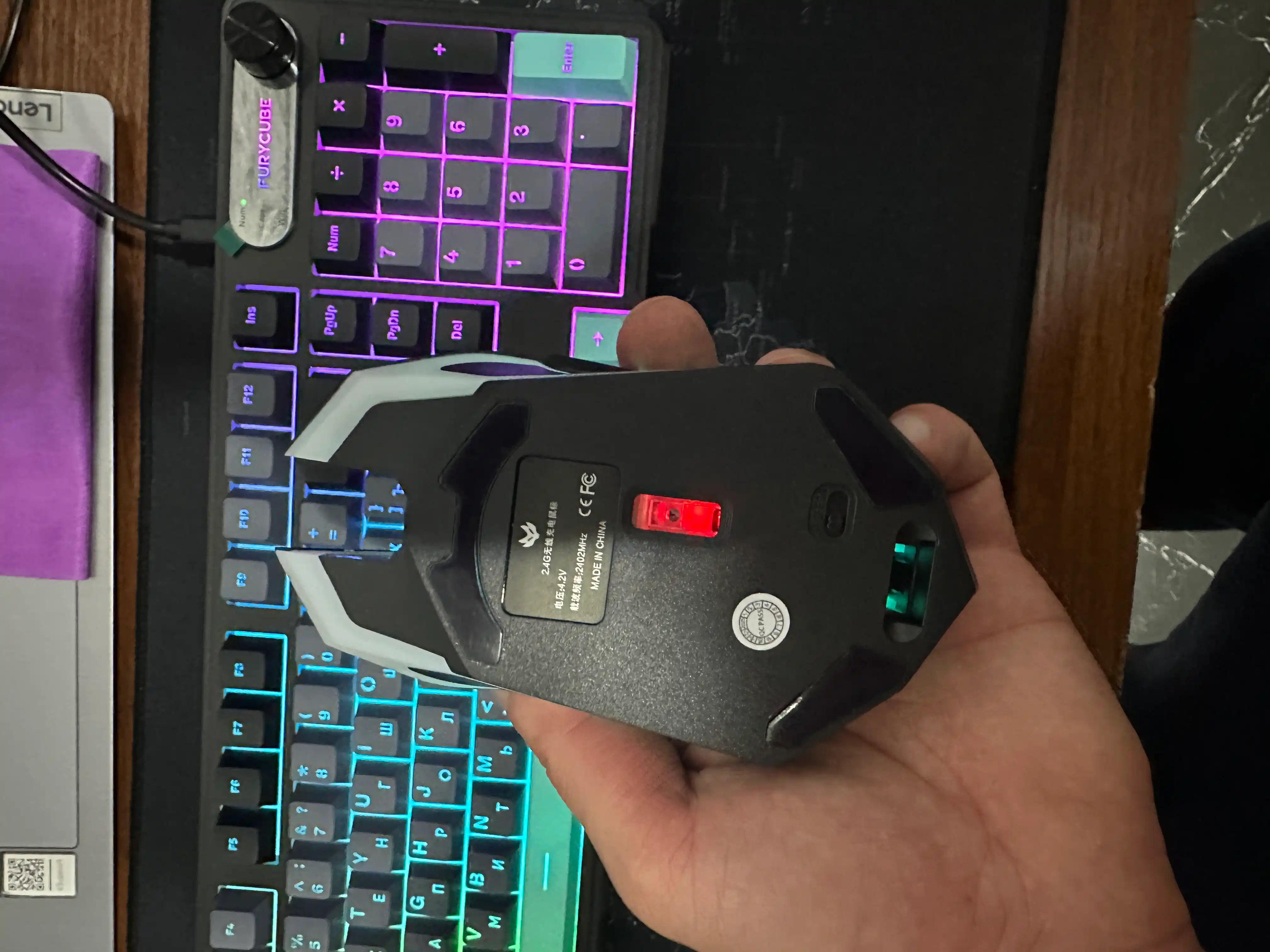 Simsiz o‘yin sichqonchasi TEMAREN PLUS, 2,4 GHz, 2400 DPI, RGB yoritish, 6 tugma, PC uchun