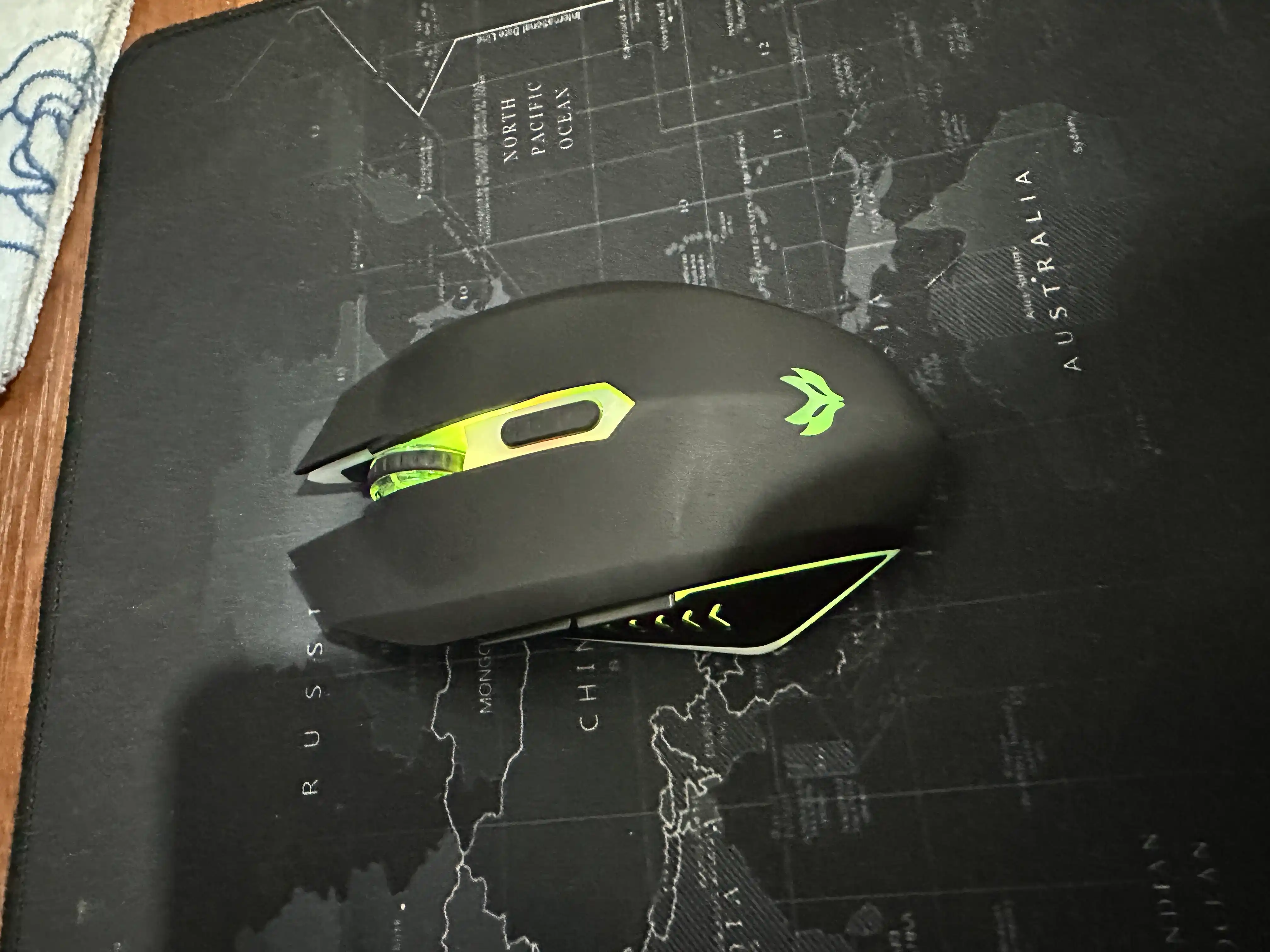 Simsiz o‘yin sichqonchasi TEMAREN PLUS, 2,4 GHz, 2400 DPI, RGB yoritish, 6 tugma, PC uchun