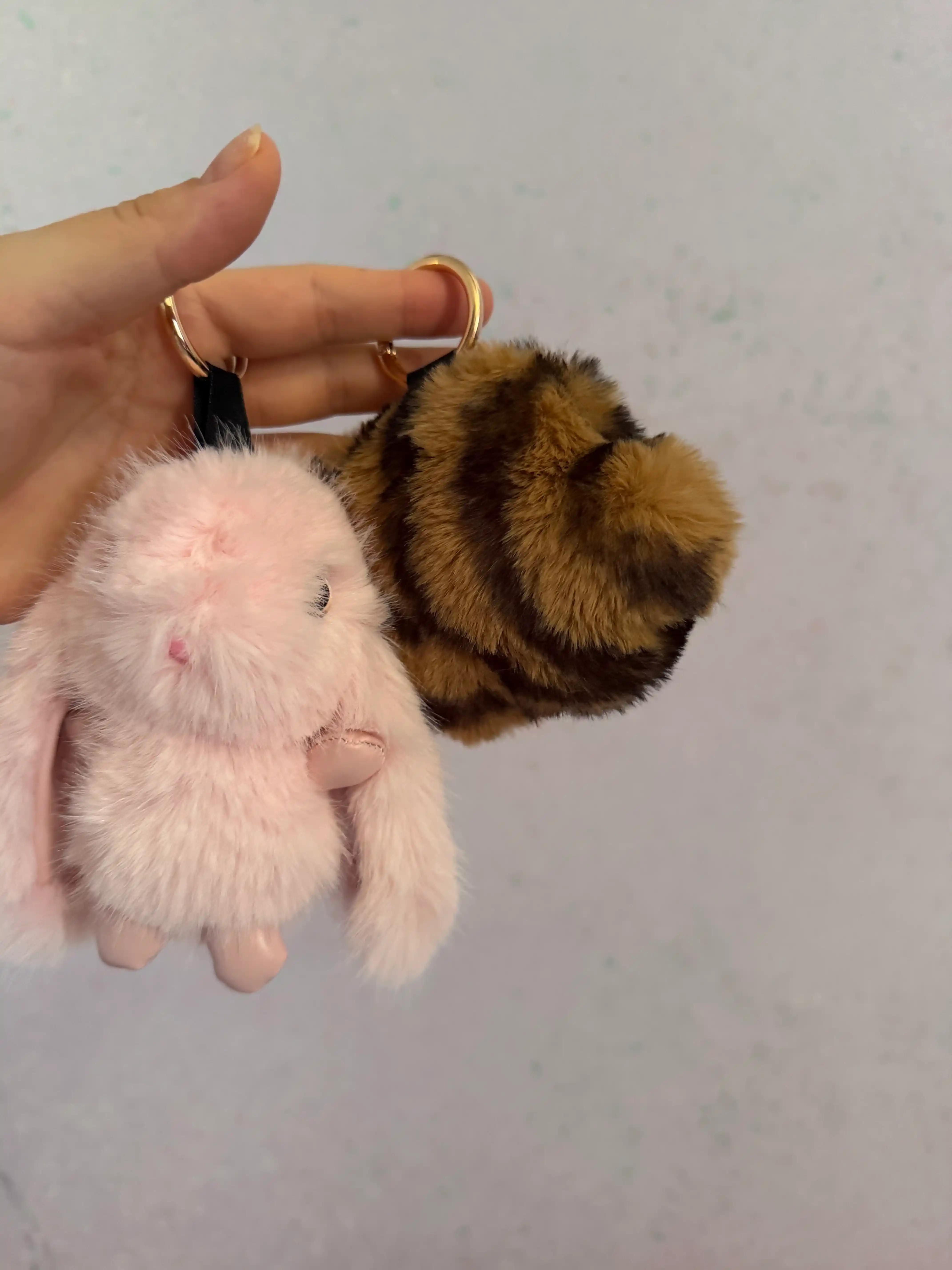Брелок лапка тигра (мягкий плюш, гипоаллергенный, 9 см, розовый/коричневый)