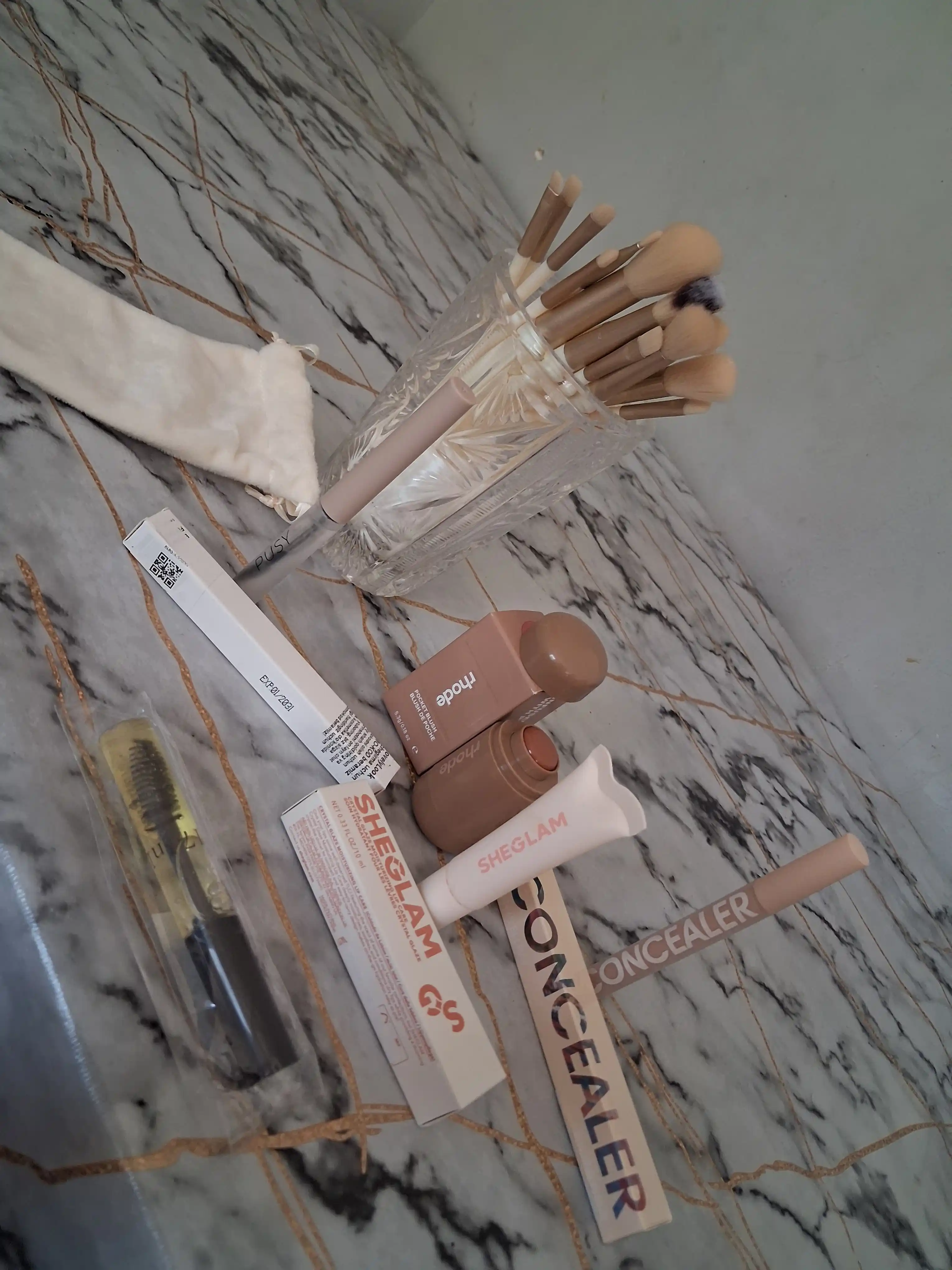 Lab yaltirog‘i SHEGLAM blesk Crystal Glaze, namlovchi