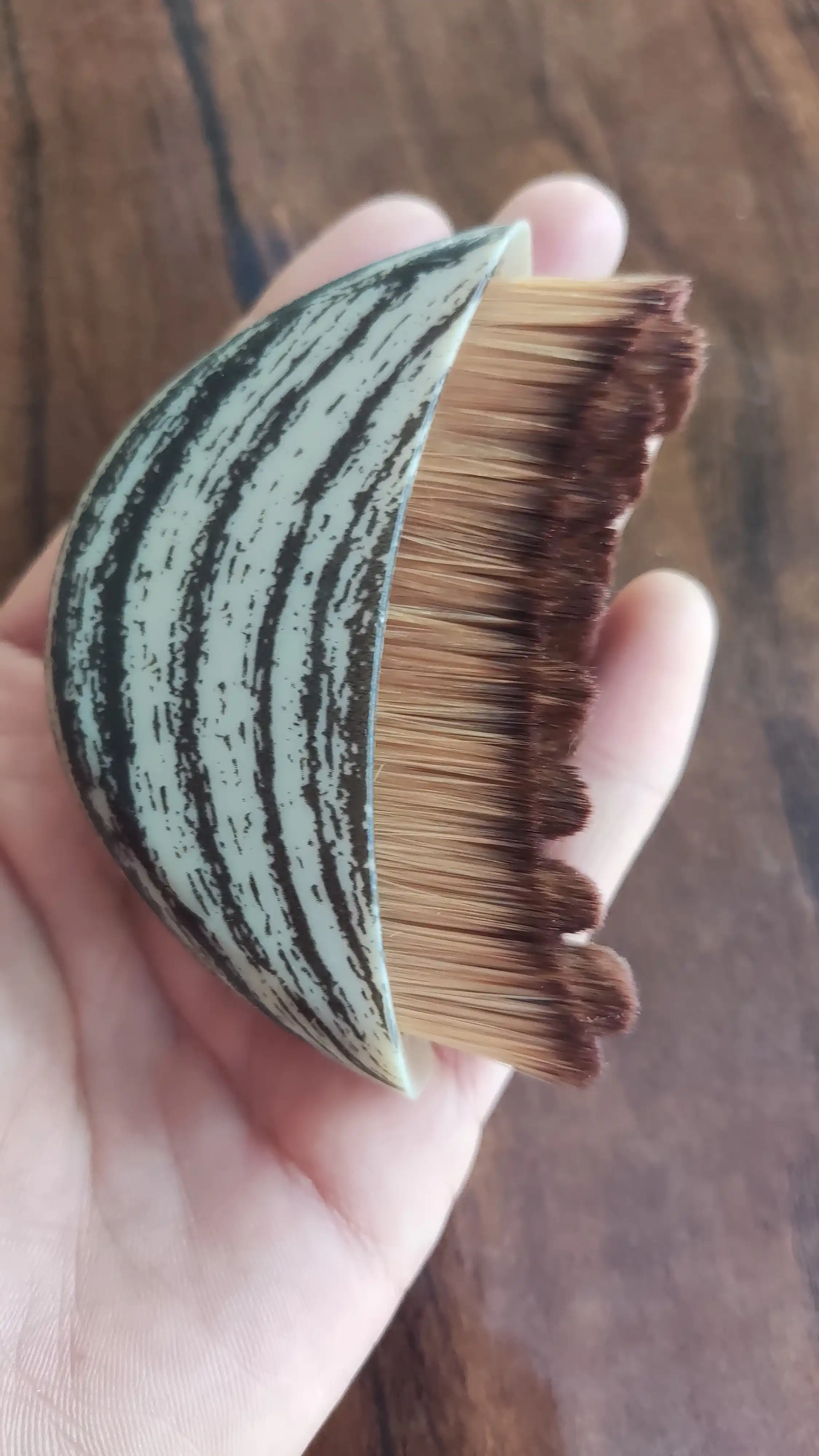 Massaj cho'tkasi, yuz massajeri – lifting, gua sha va limfa drenaj effekti