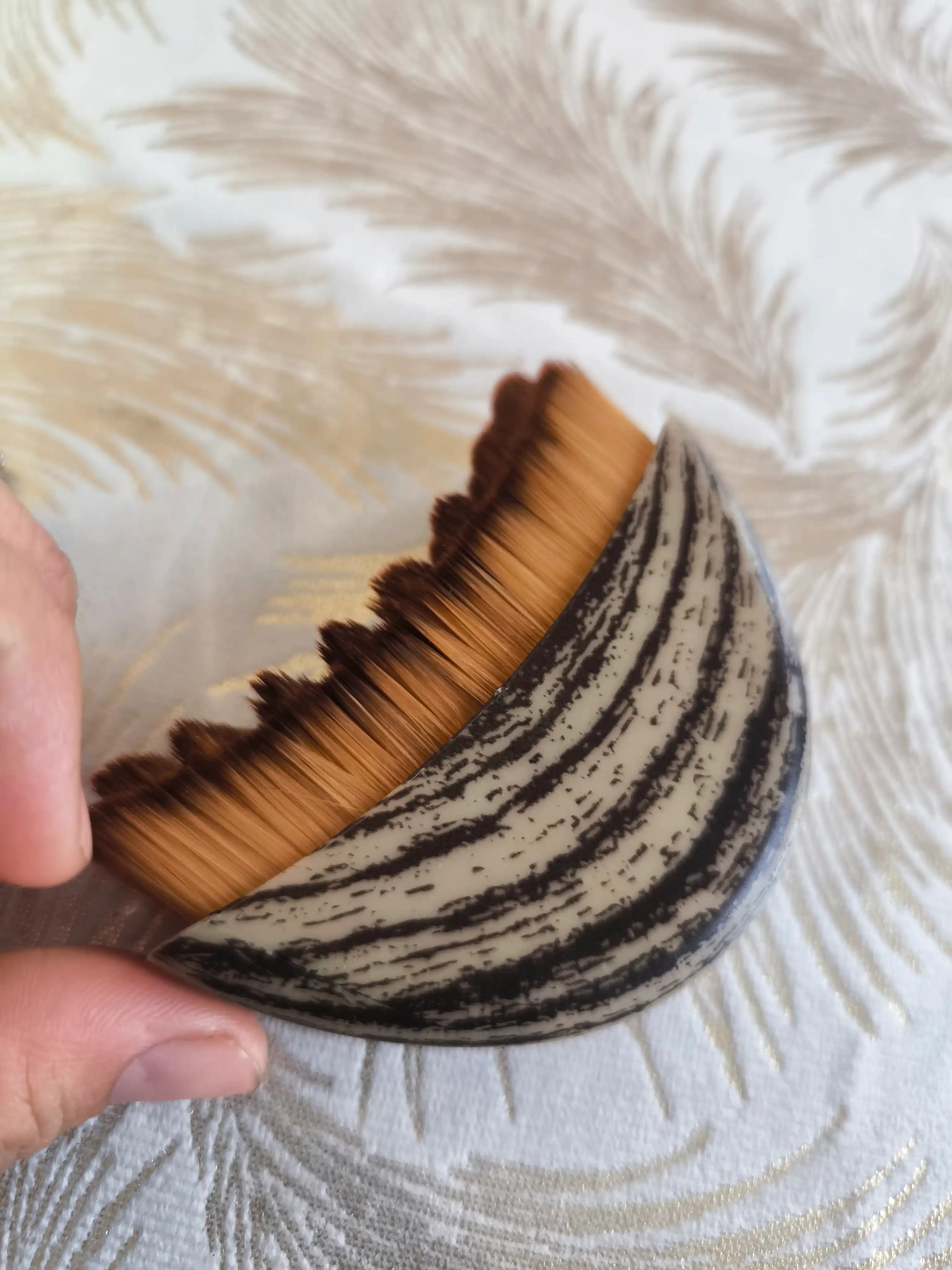 Massaj cho'tkasi, yuz massajeri – lifting, gua sha va limfa drenaj effekti
