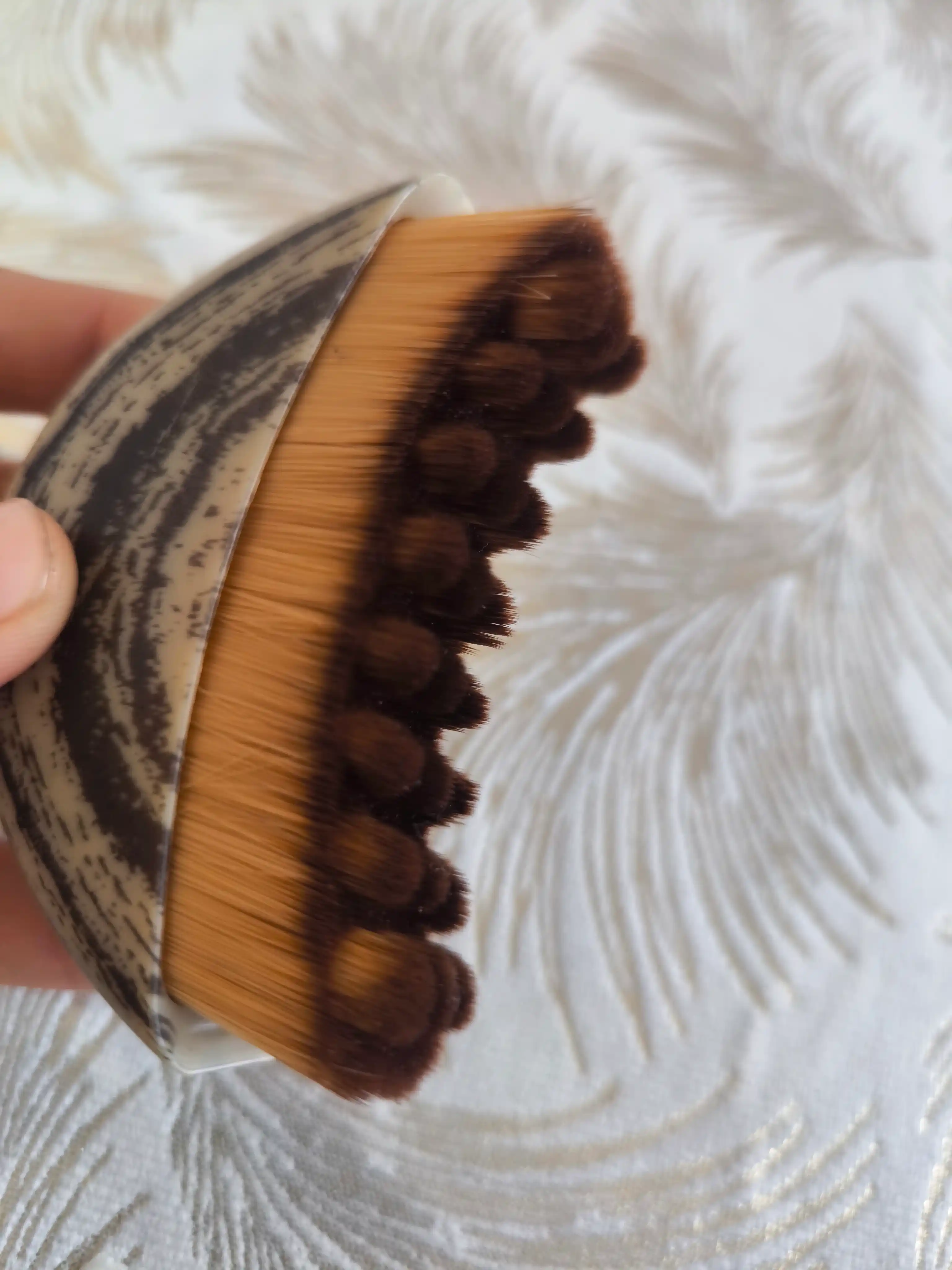 Massaj cho'tkasi, yuz massajeri – lifting, gua sha va limfa drenaj effekti