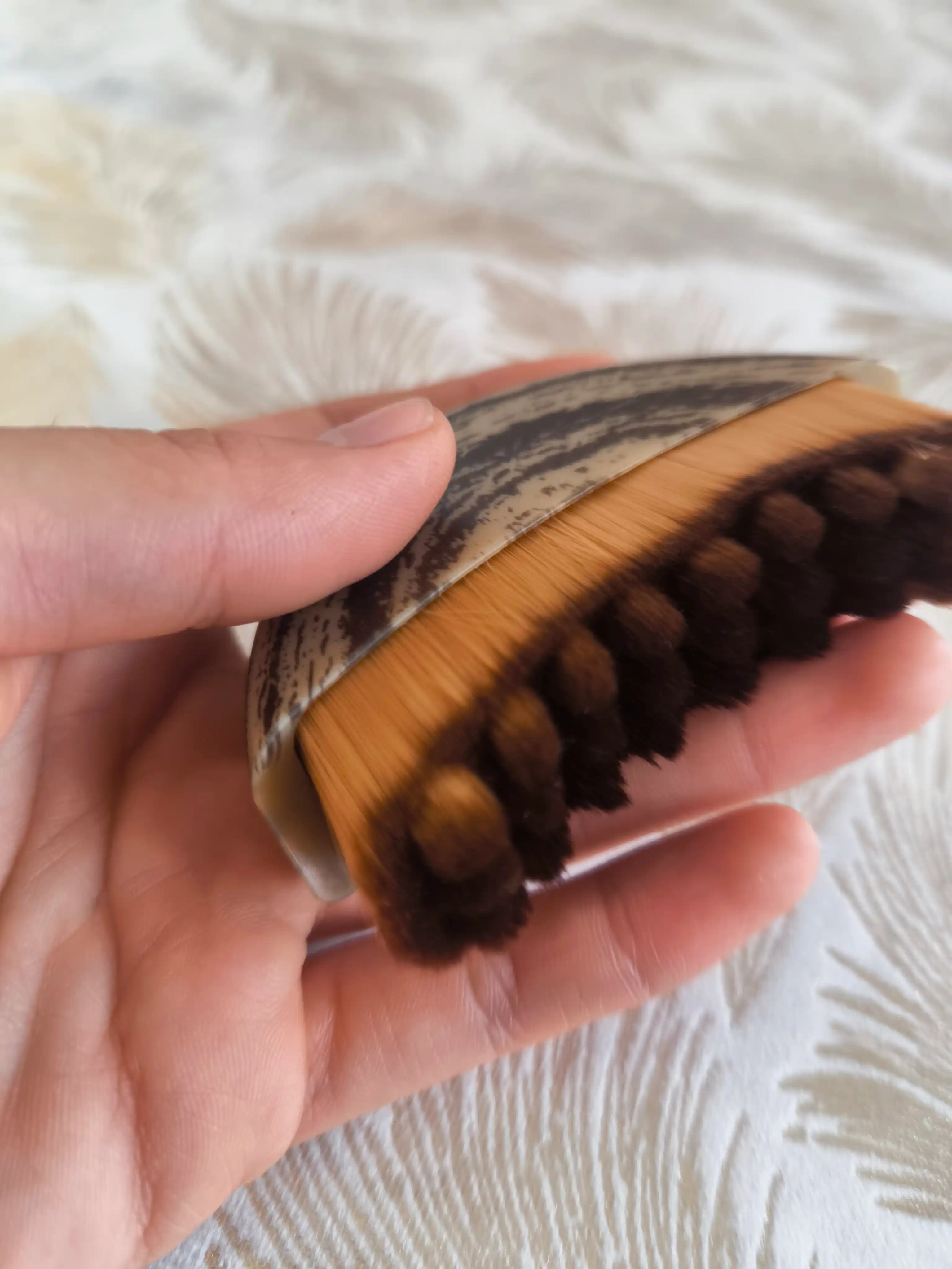 Massaj cho'tkasi, yuz massajeri – lifting, gua sha va limfa drenaj effekti