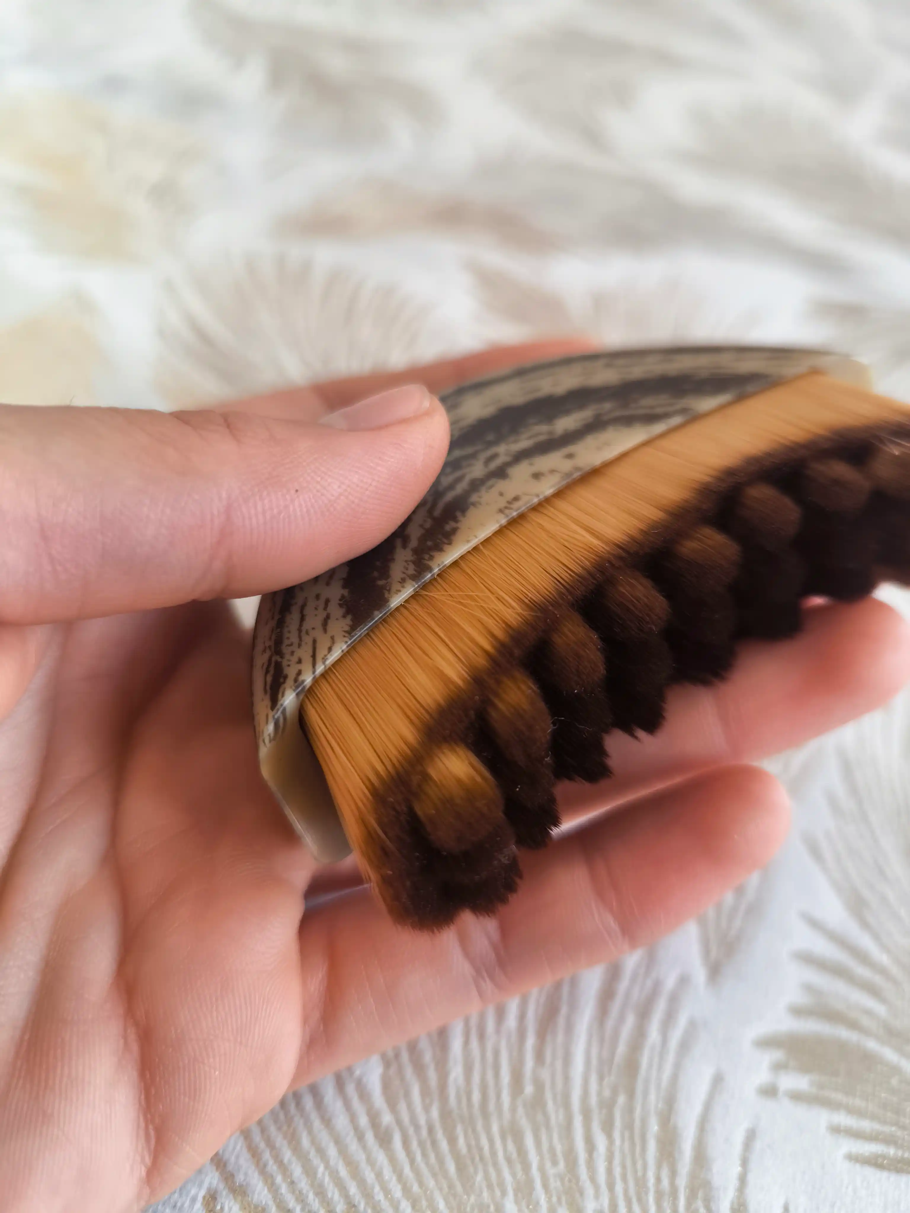 Massaj cho'tkasi, yuz massajeri – lifting, gua sha va limfa drenaj effekti
