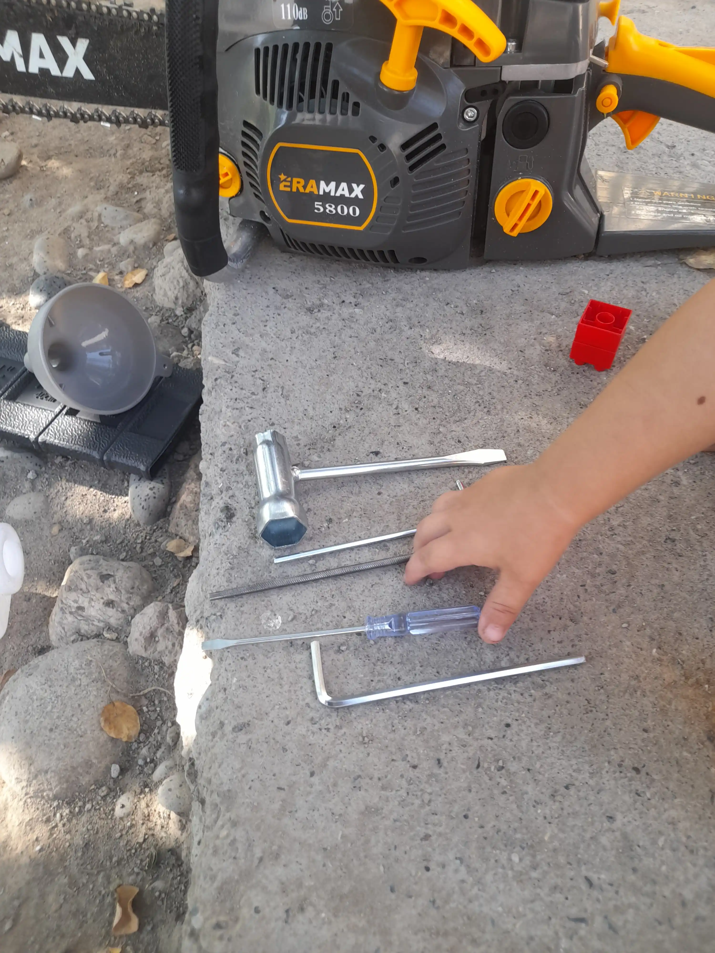 Matorli arra , ERAMAX 5800 benzinli zanjirli arra, pila professional