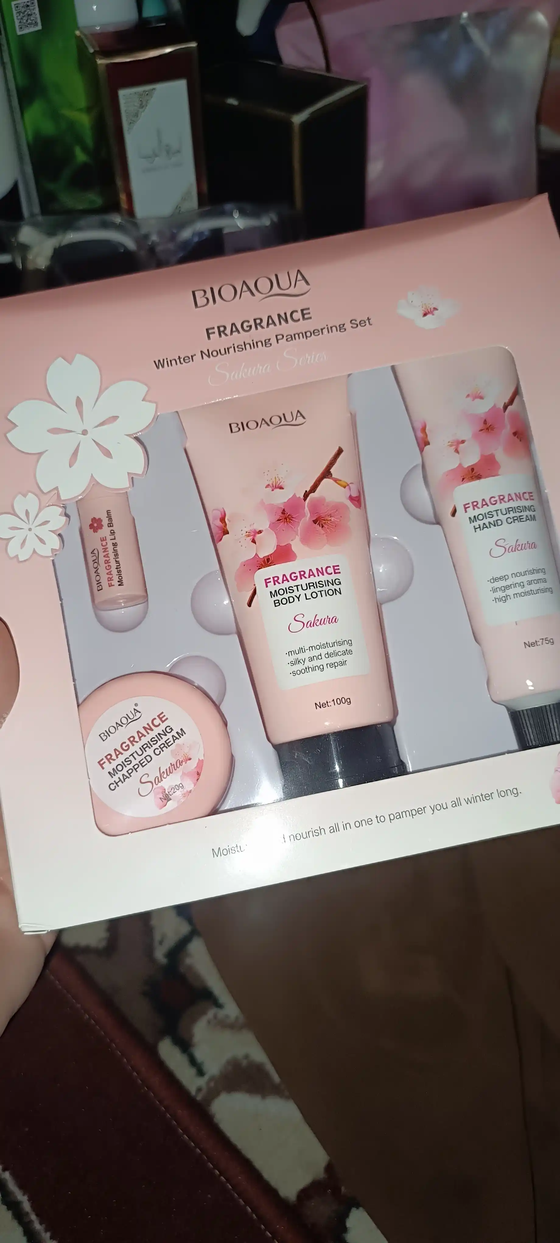 Подарочный набор для женщин: Bioaqua Sakura, лосьон, крем для рук и тела