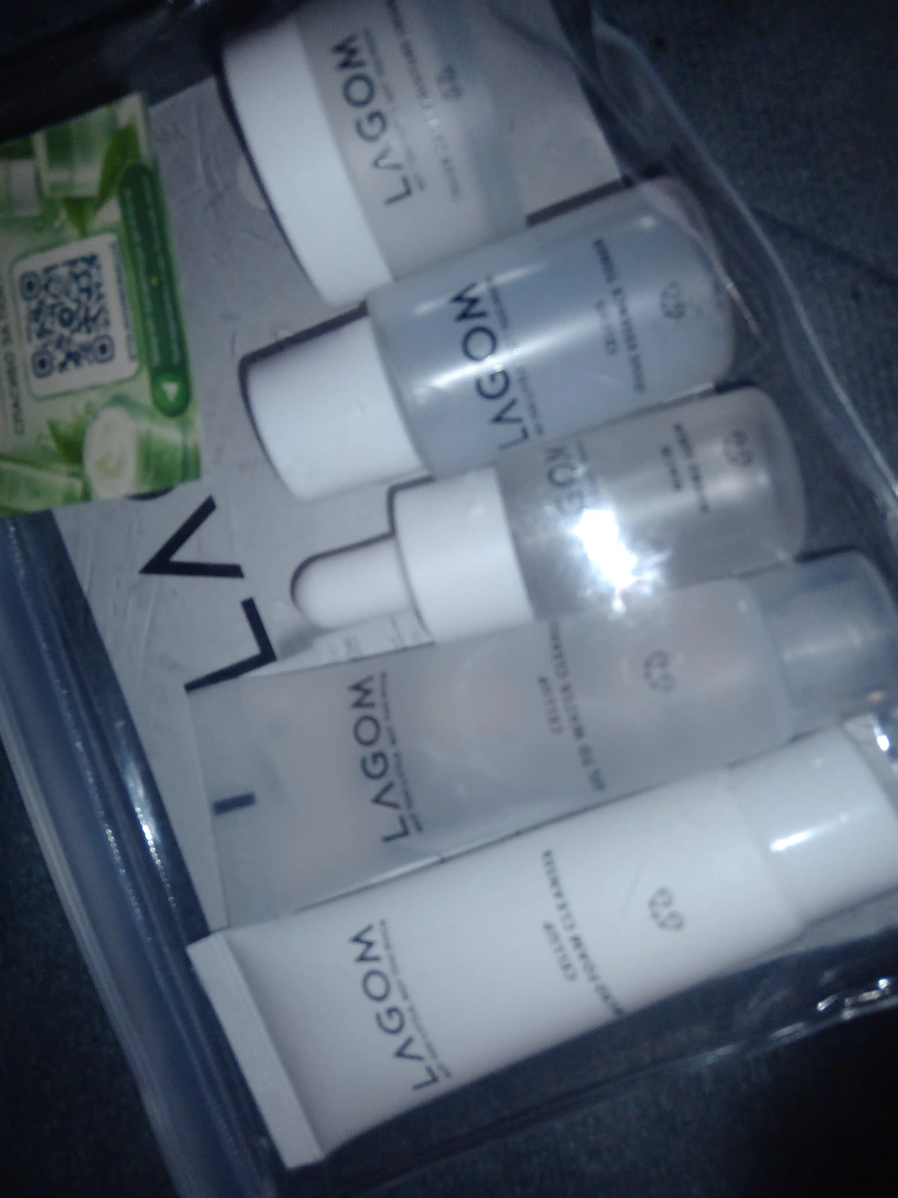 LAGOM TRAVEL KIT kosmetik vositalar to‘plami