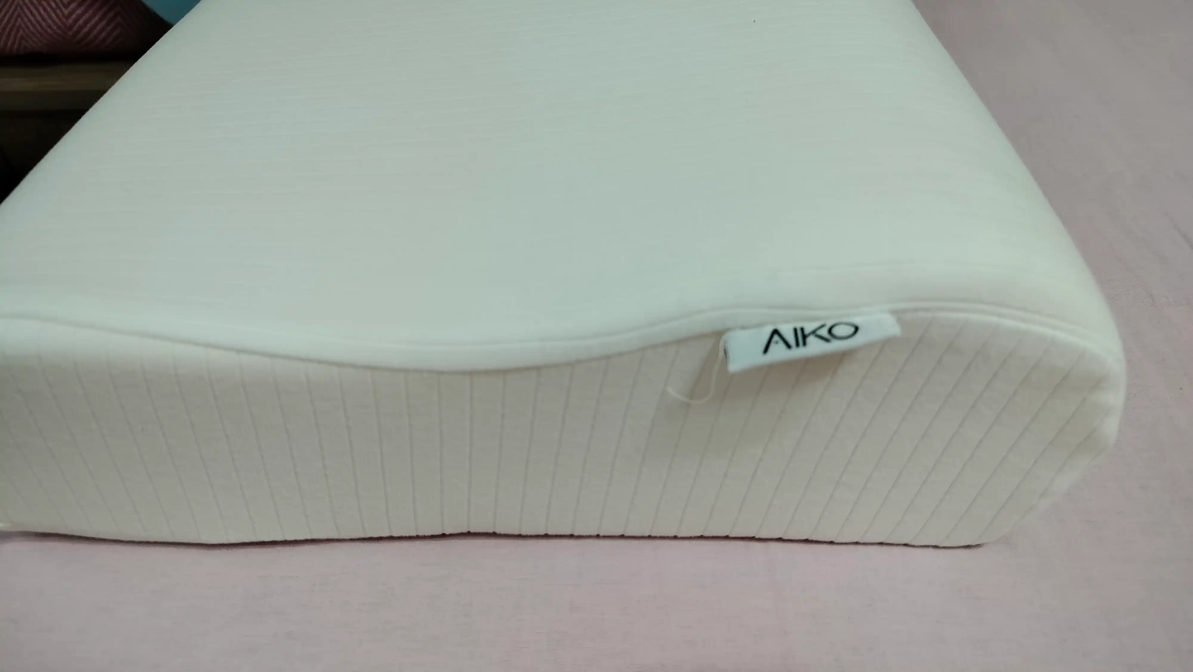 Yostiq ortopedik AIKO Memory, xotira effekti, podushka anatomik, padushka uxlash uchun