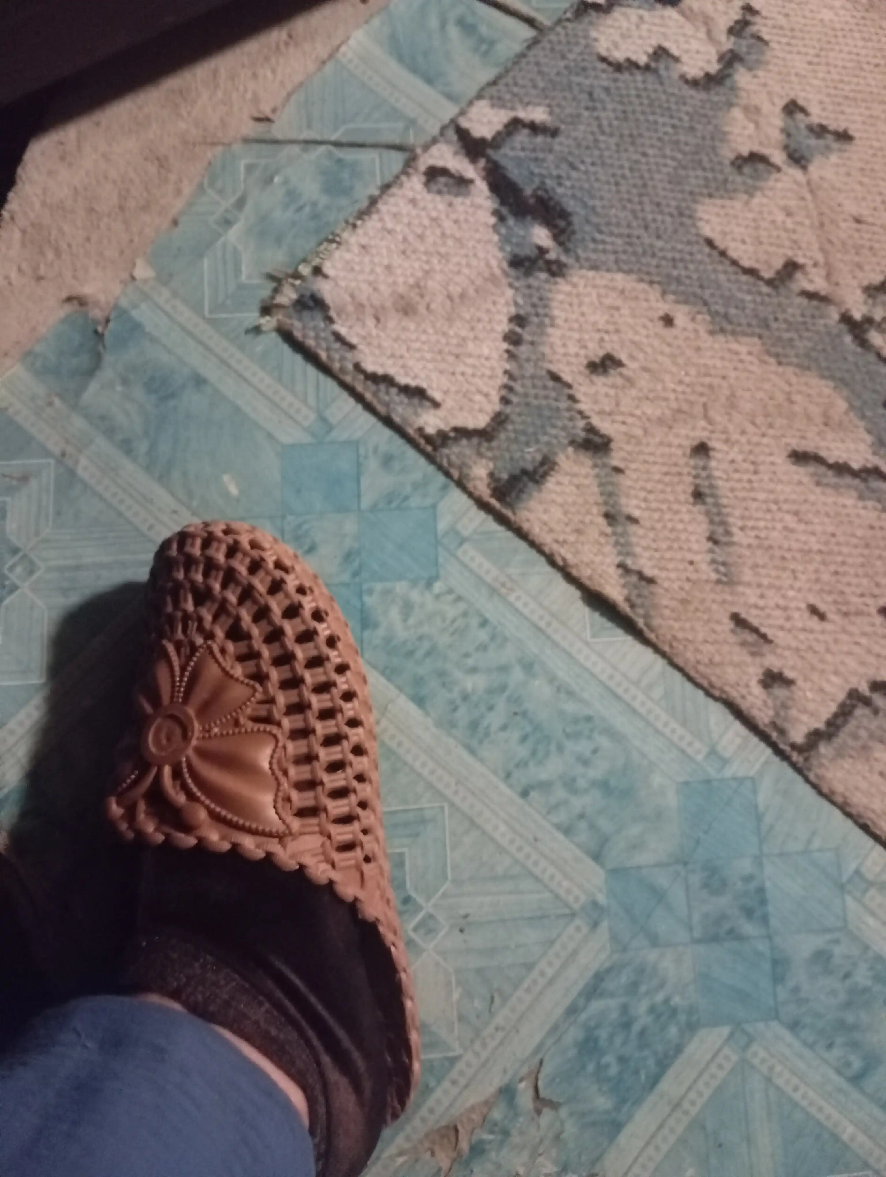 Женские и девичьи тапочки — мягкие, удобные и легкие. Идеально подходят для осени