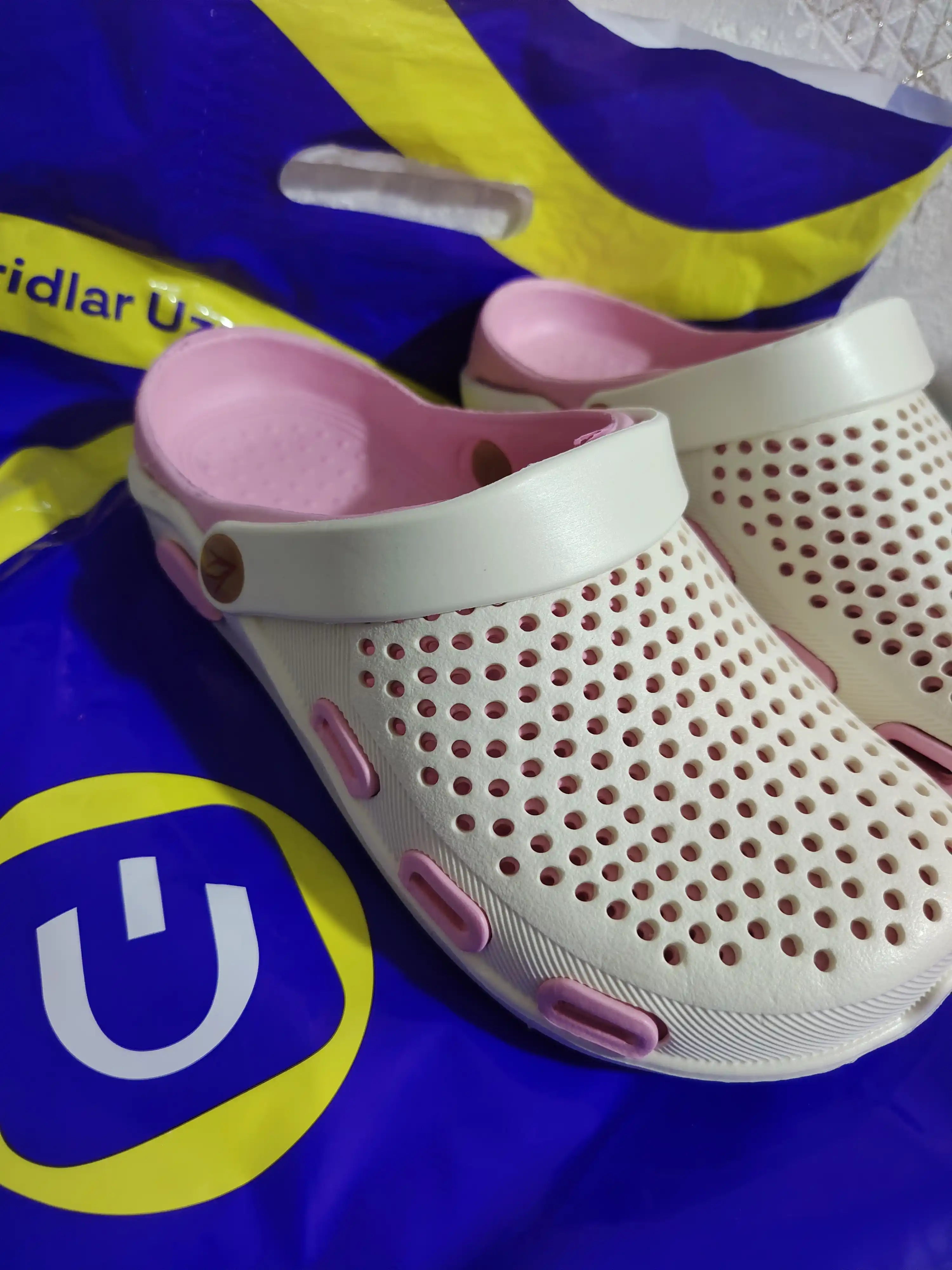 Ayollar uchun yengil EVA klog shippaklari Crocs uslubida