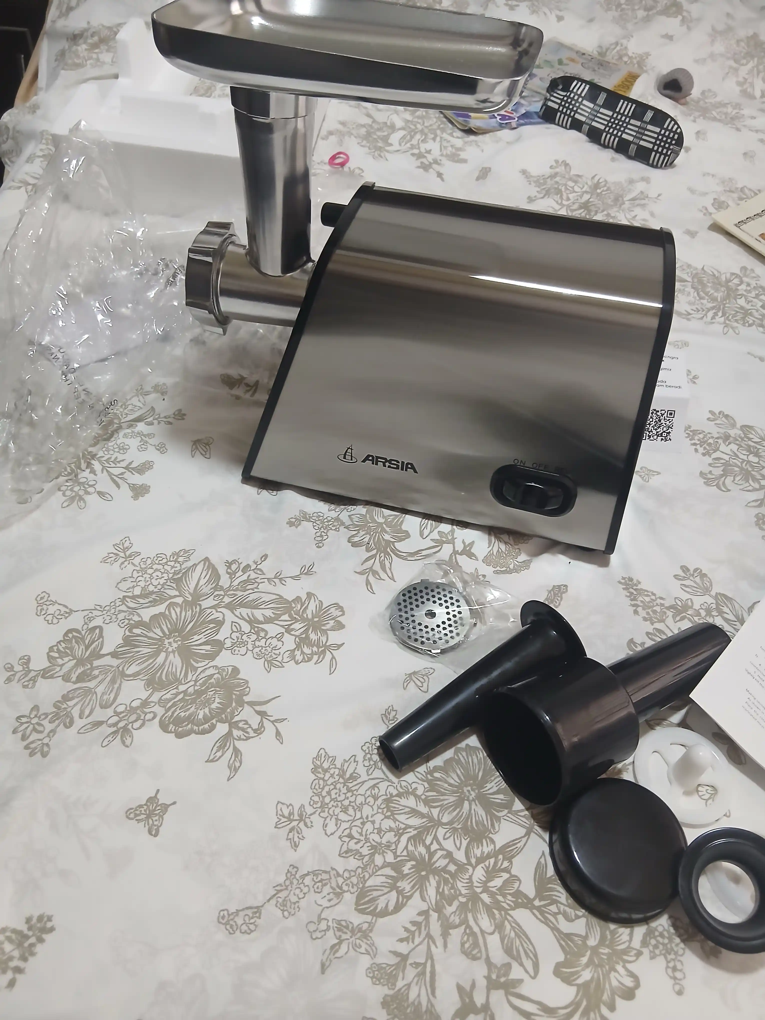 Go'sht maydalagich elektr 6 tasi 1 da, po'lat metall, revers funktsiya, quvvat 3000 Vt