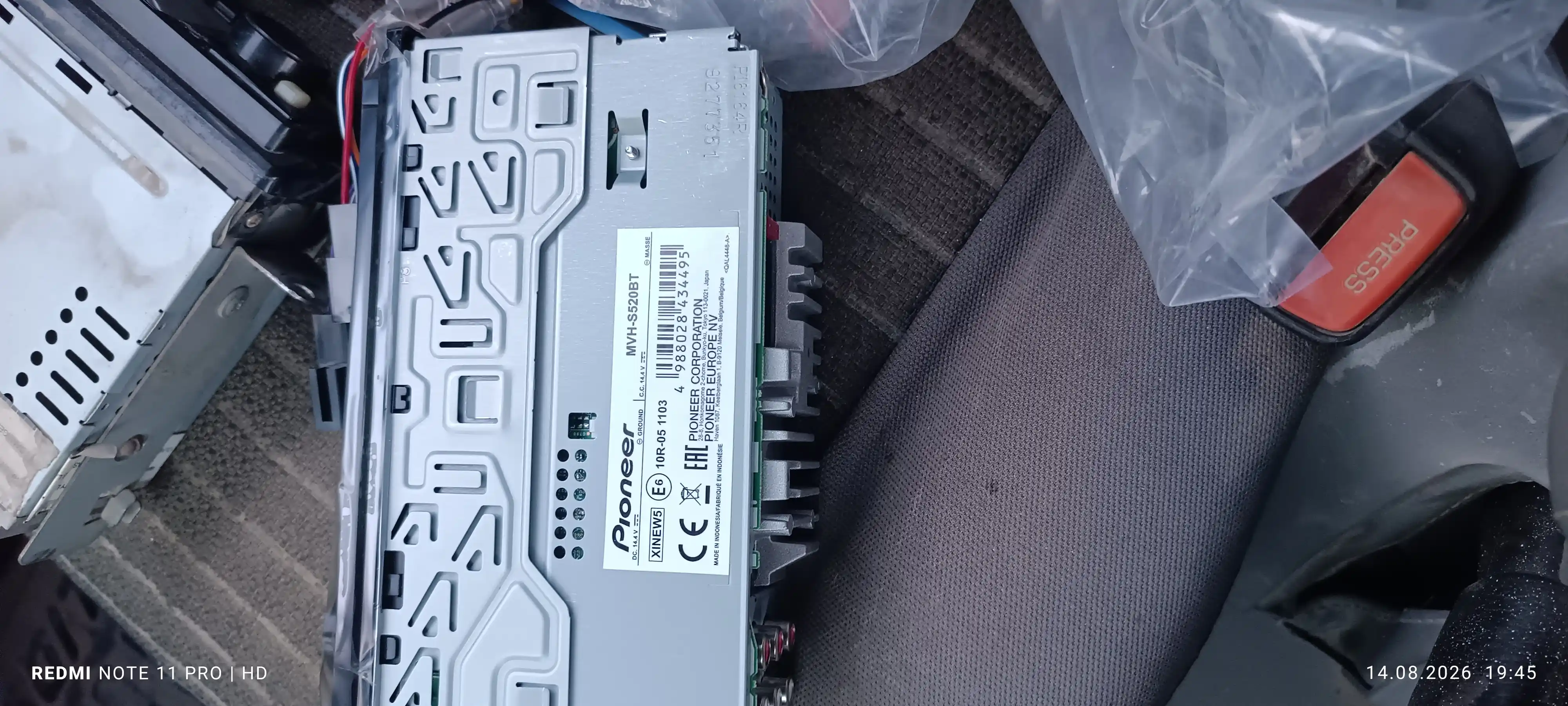 Автомагнитола Pioneer MVH-S520BT, с технологией Bluetooth