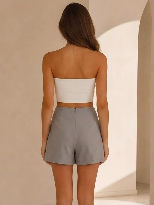 Ayollar uchun zamshali yubka-short, mini, metall lyuverslar, yuqori bel