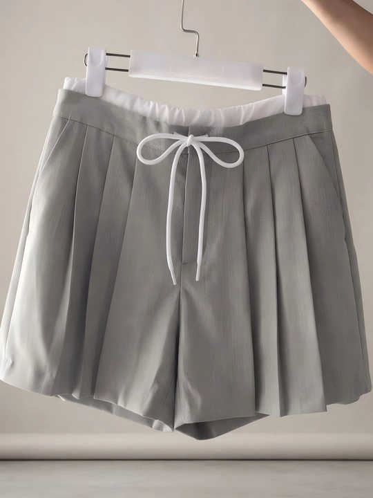 Ayollar uchun yengil short, yuqori bel, ikki qavatli belbog‘ effekti, kulrang