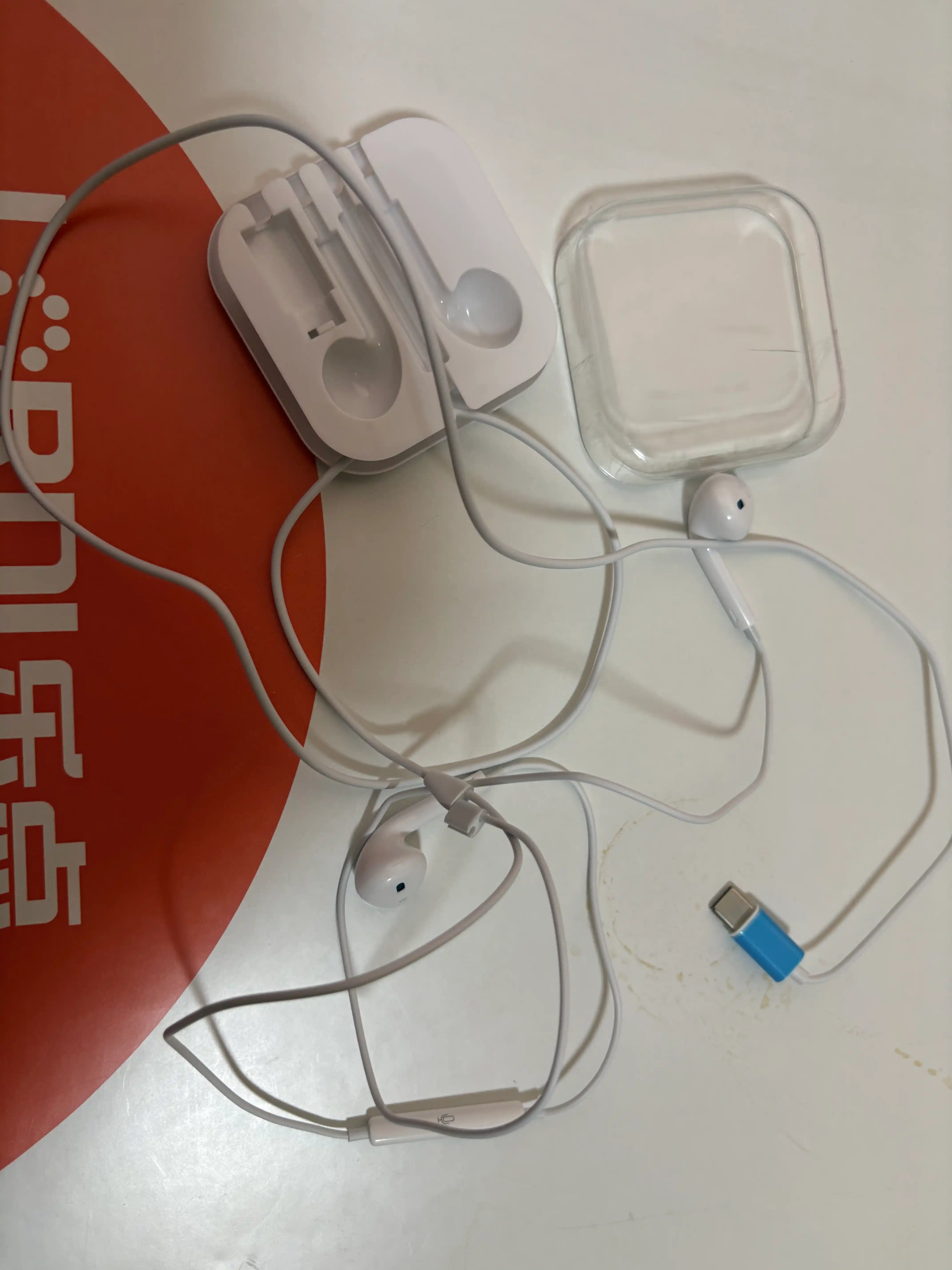 Simli quloqchinlar Type-C ulagichi bilan, yuqori ovoz sifati va qulaylik, ergonomik