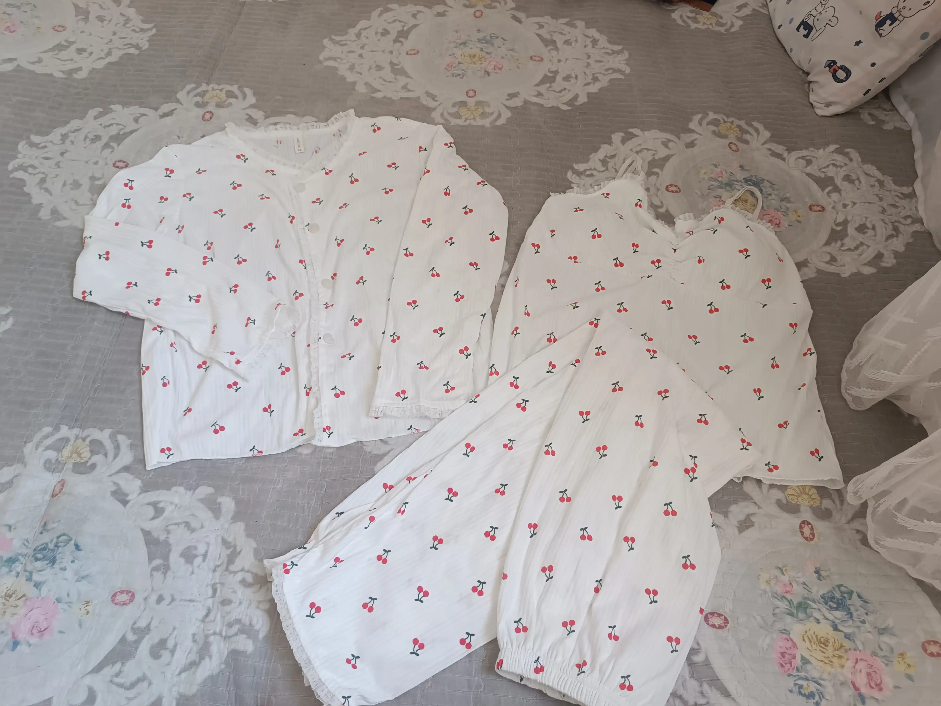 Ayollar pijamalari, 3 tasi 1 da, ko'ylak, shim va tasmali top 
