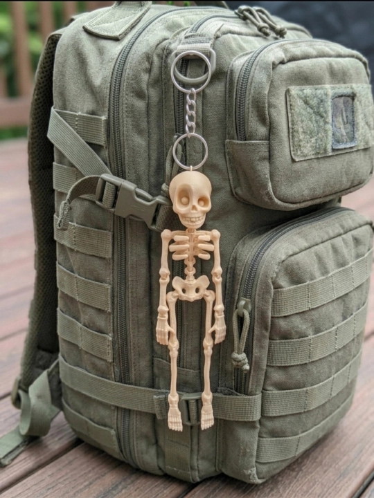 Harakatlanuvchi brelok, mashinaga osiladigan skelet, mumiya, astronavt, mushuk skeleti