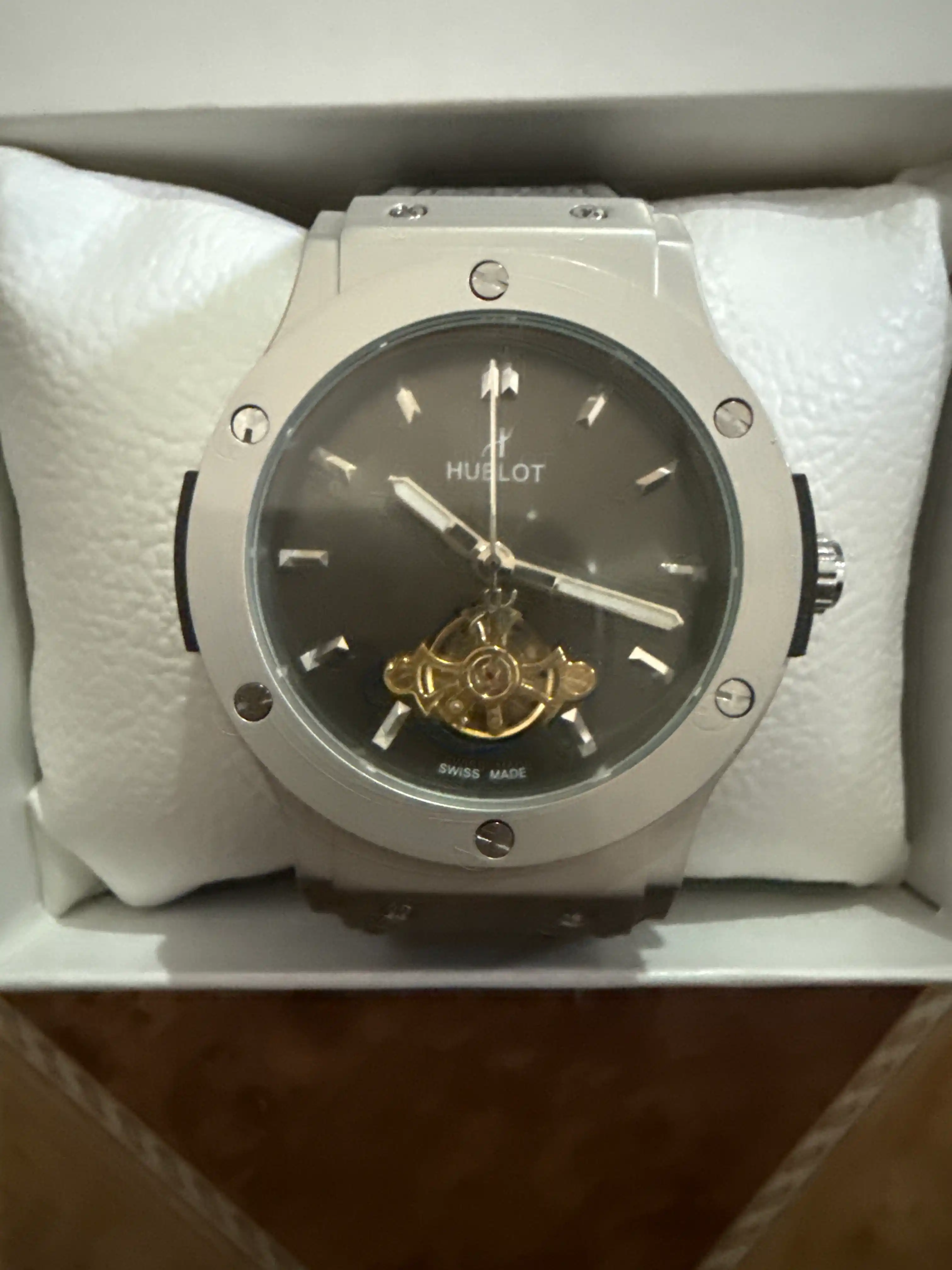 Erkaklar qo‘l soati, Hublot, yapon mexanizmi, open heart mexanikasi, yoqut shisha, klassik