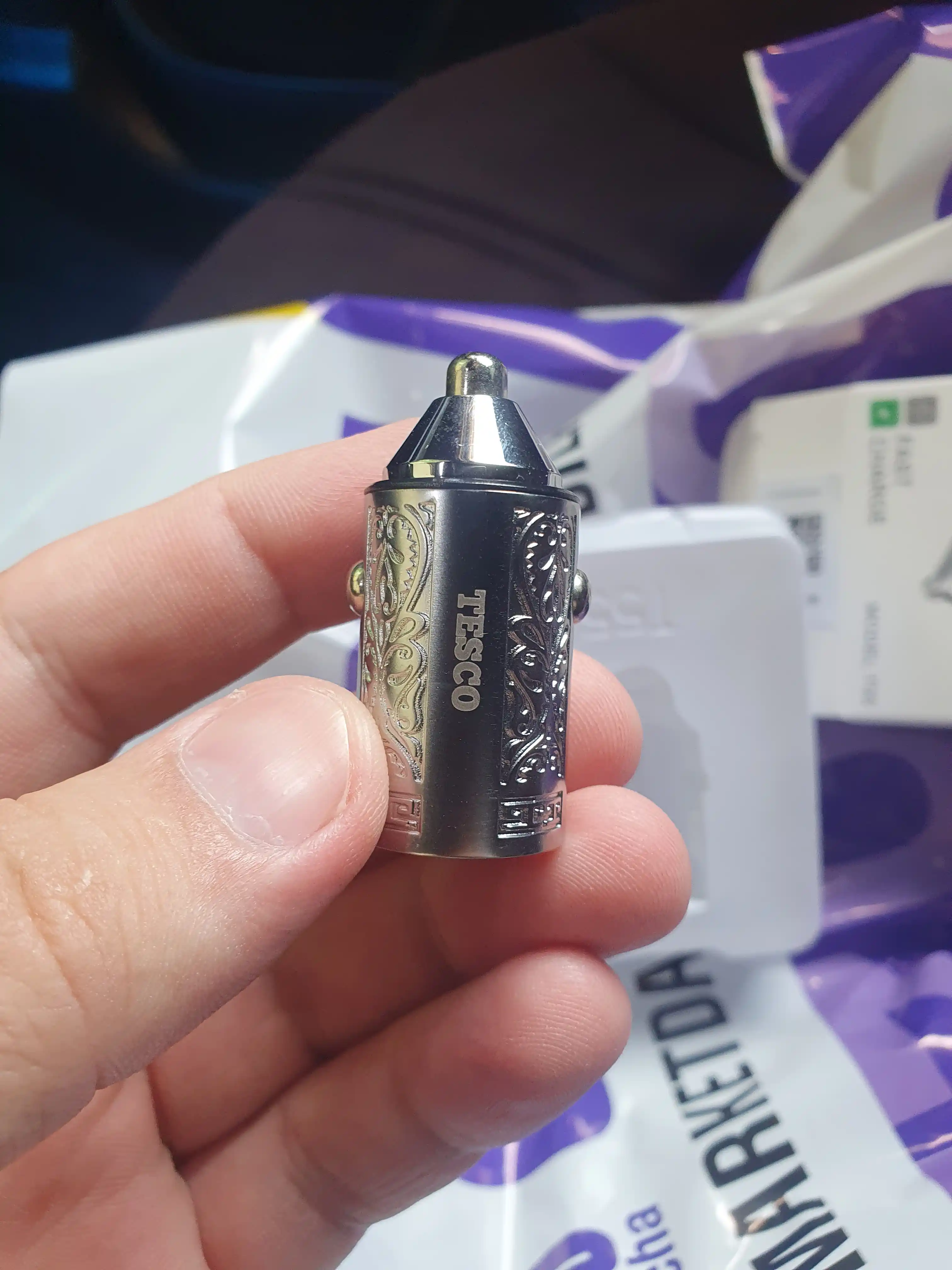 12V 38W avtomobil quvvatlagichi (2 USB, tez quvvatlash)