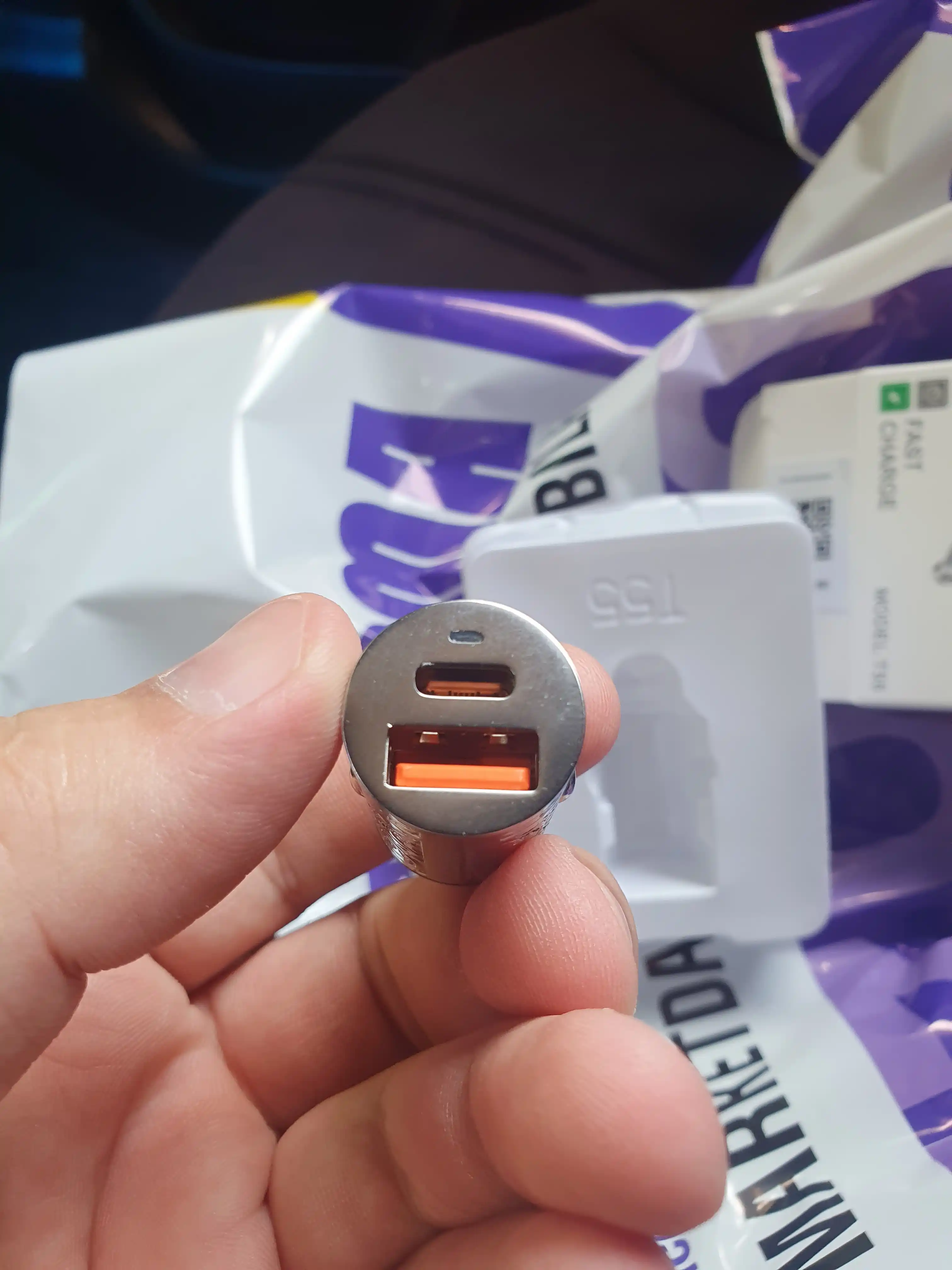 12V 38W avtomobil quvvatlagichi (2 USB, tez quvvatlash)
