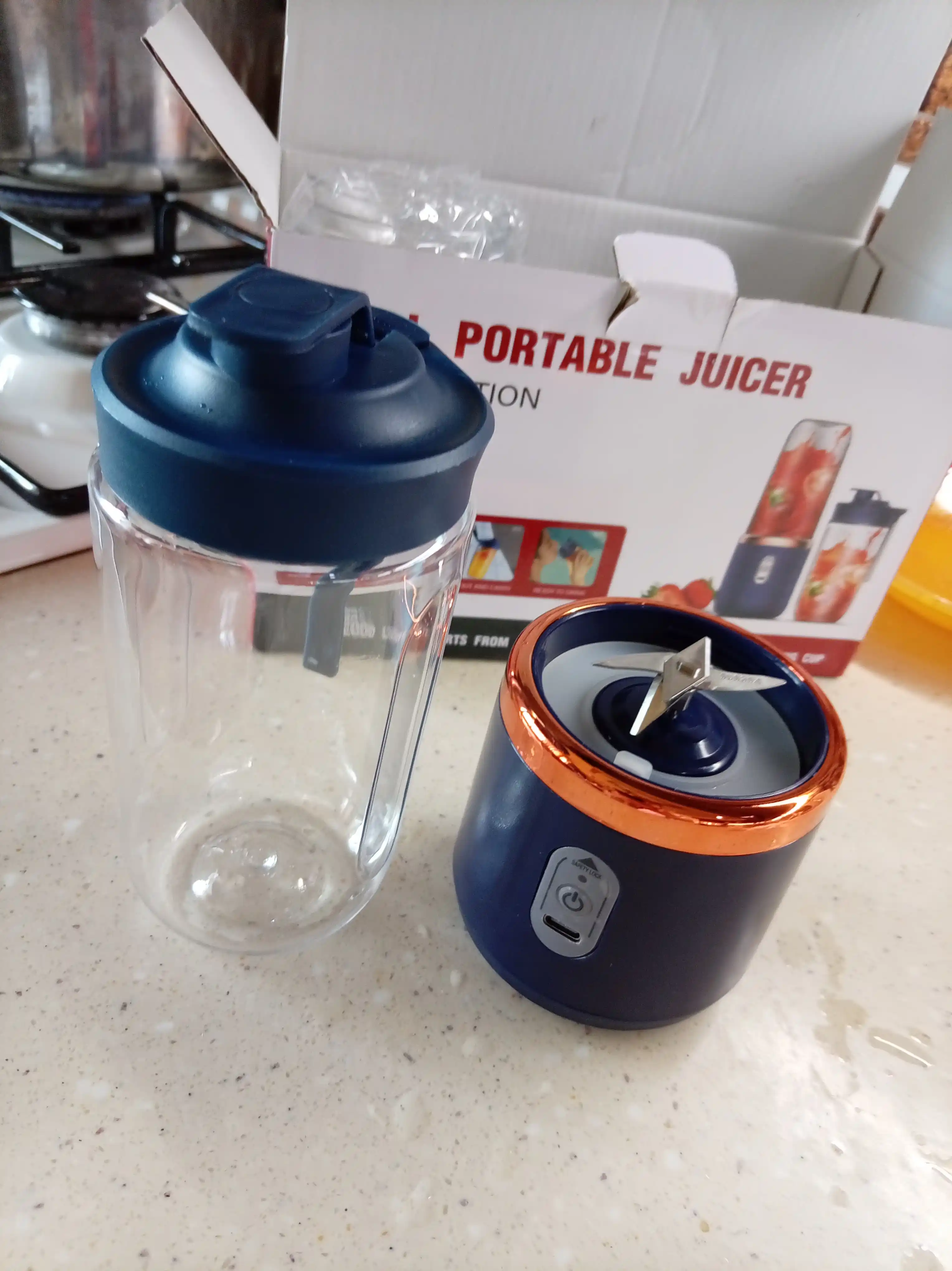 Smuzi va kokteyllar uchun simsiz mini blender, portativ