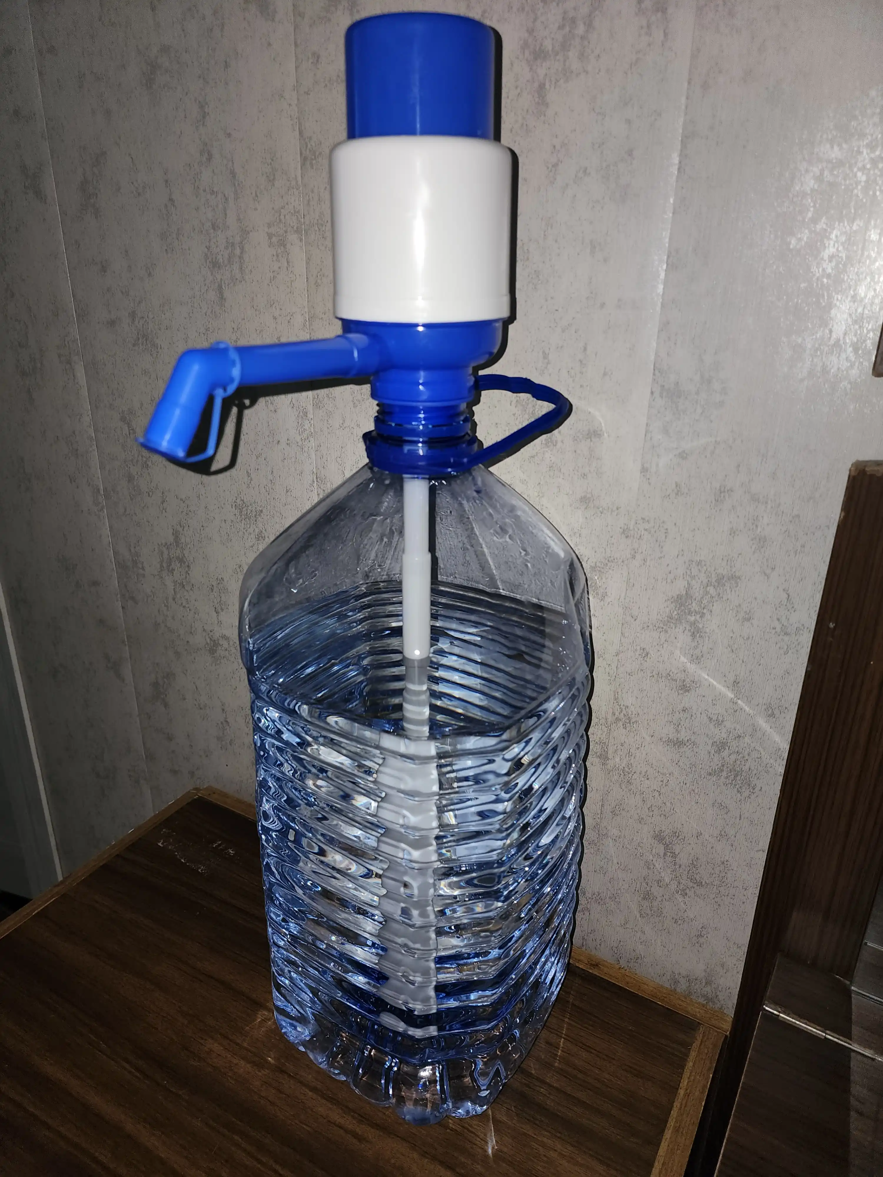 Pompa — 5–10 litrli, butilkalar uchun qulay moslama (nasos)