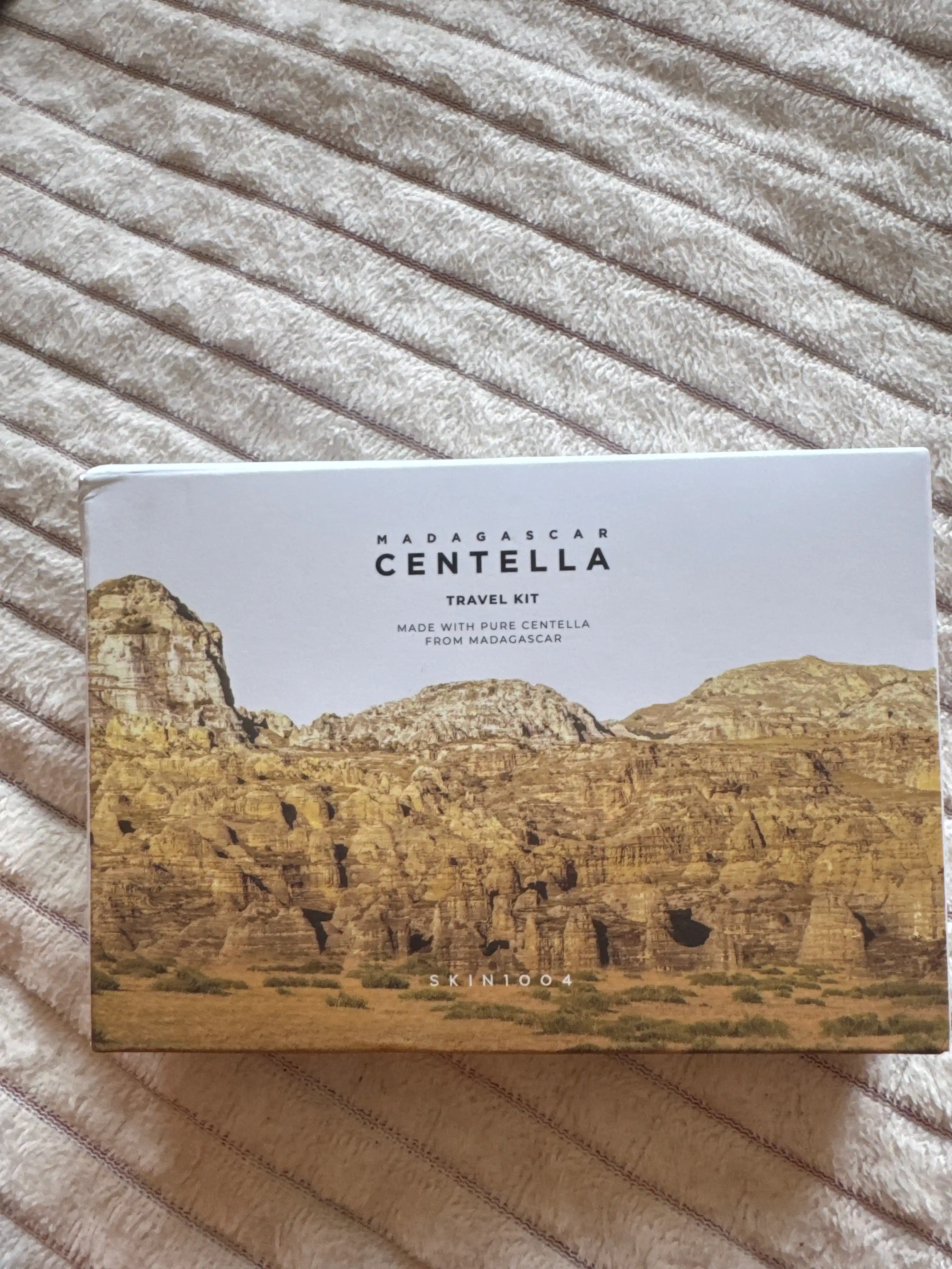Sentella Yuz va uning parvarishi uchun kosmetika to'plami, Skin1004 Madagaskar Centella