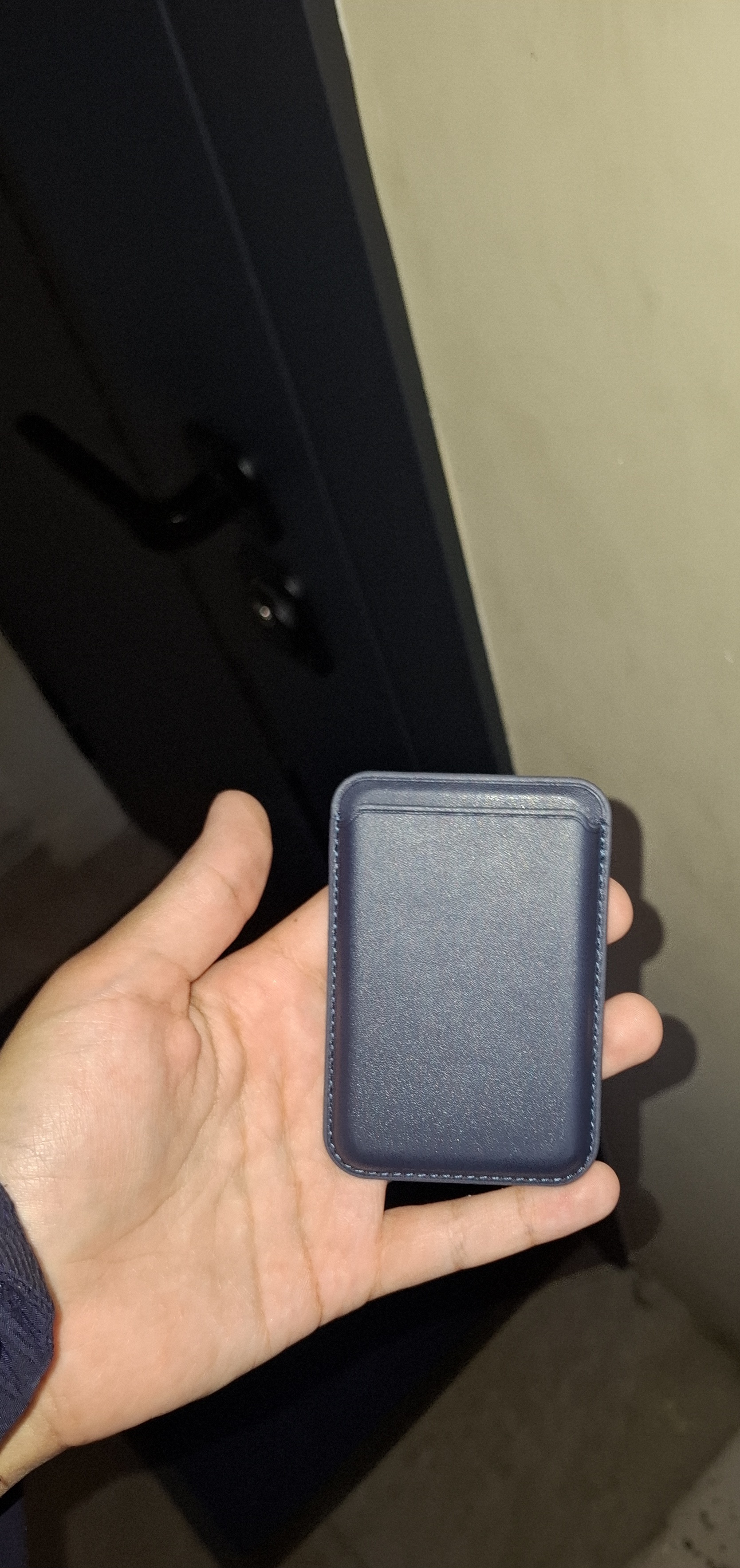 iPhone uchun MagSafe kartxolder, bank kartalari uchun