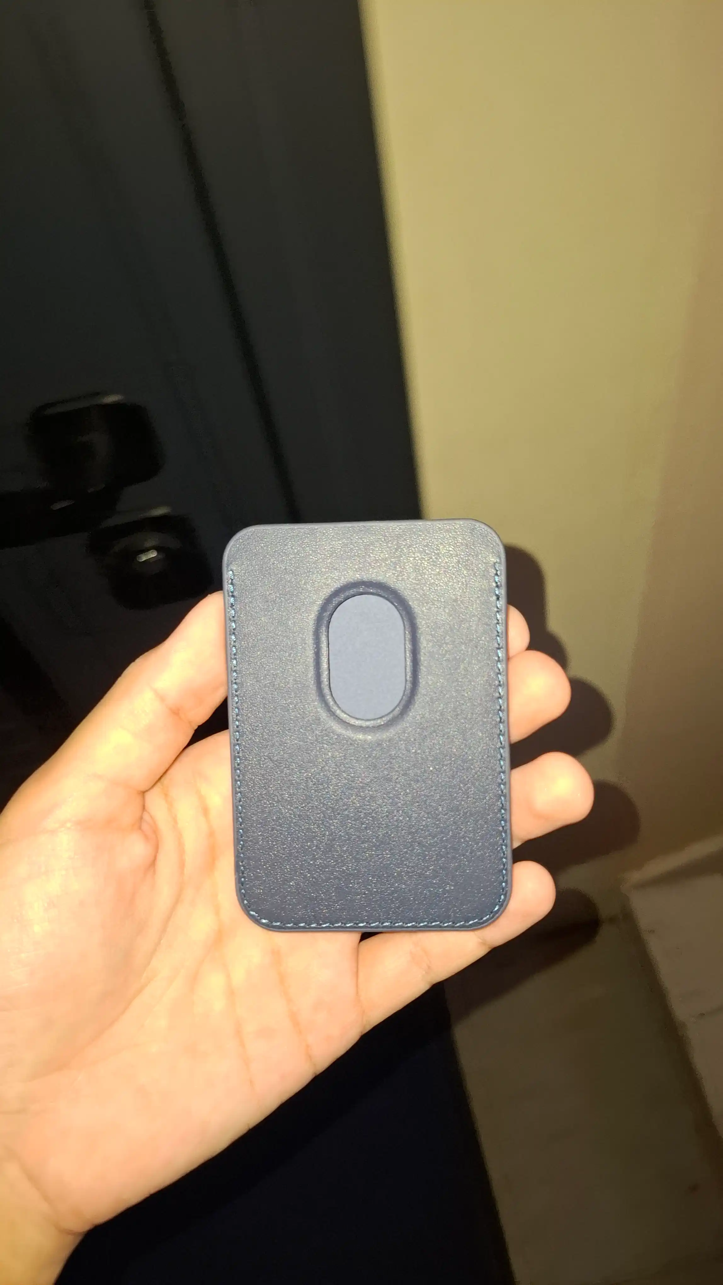 iPhone uchun MagSafe kartxolder, bank kartalari uchun