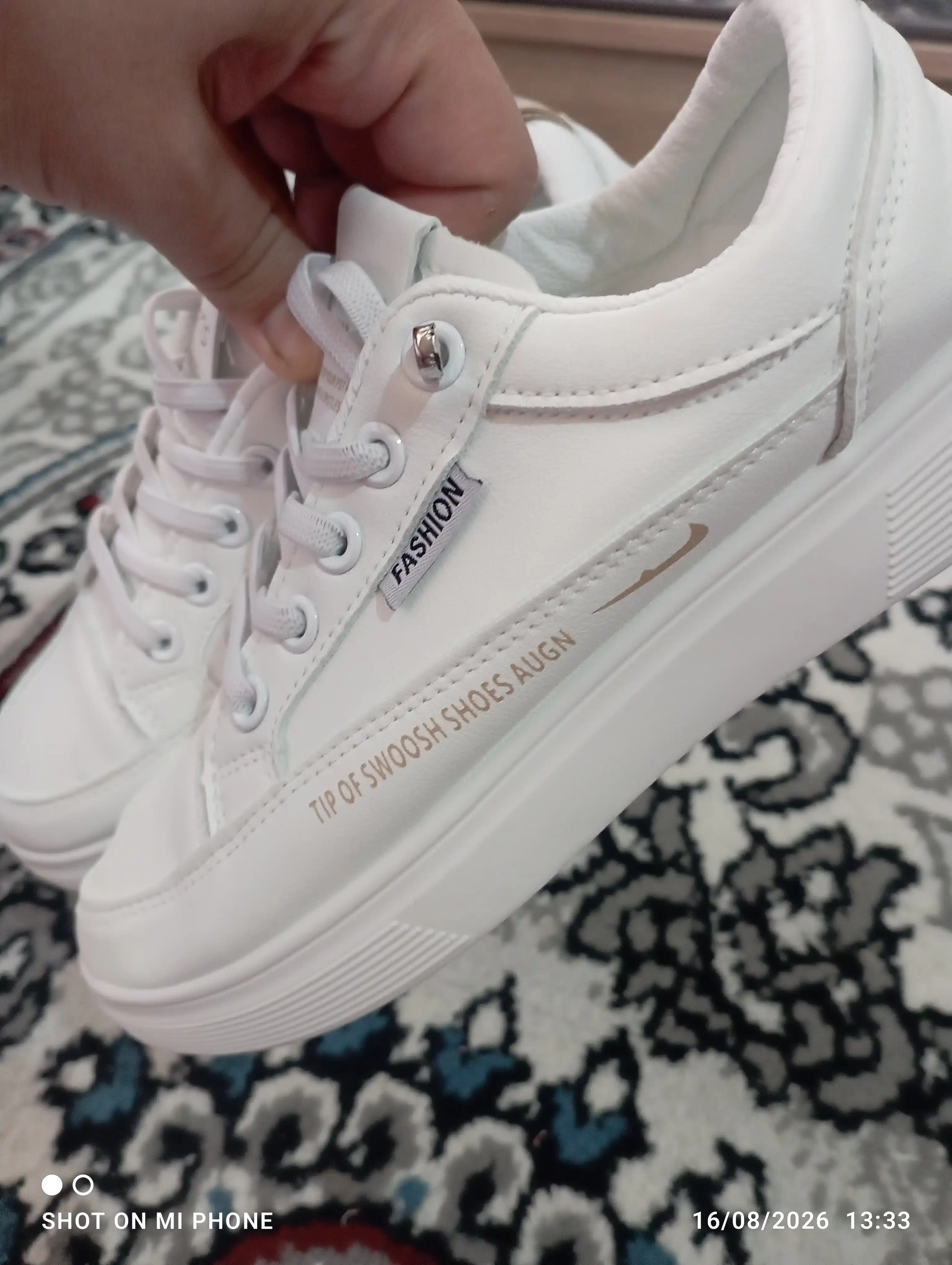 Ayollar krossovkasi, unisex kedalar (36-41)kuz,qish,bahor uchun mos, bir o‘lcham kichikroq