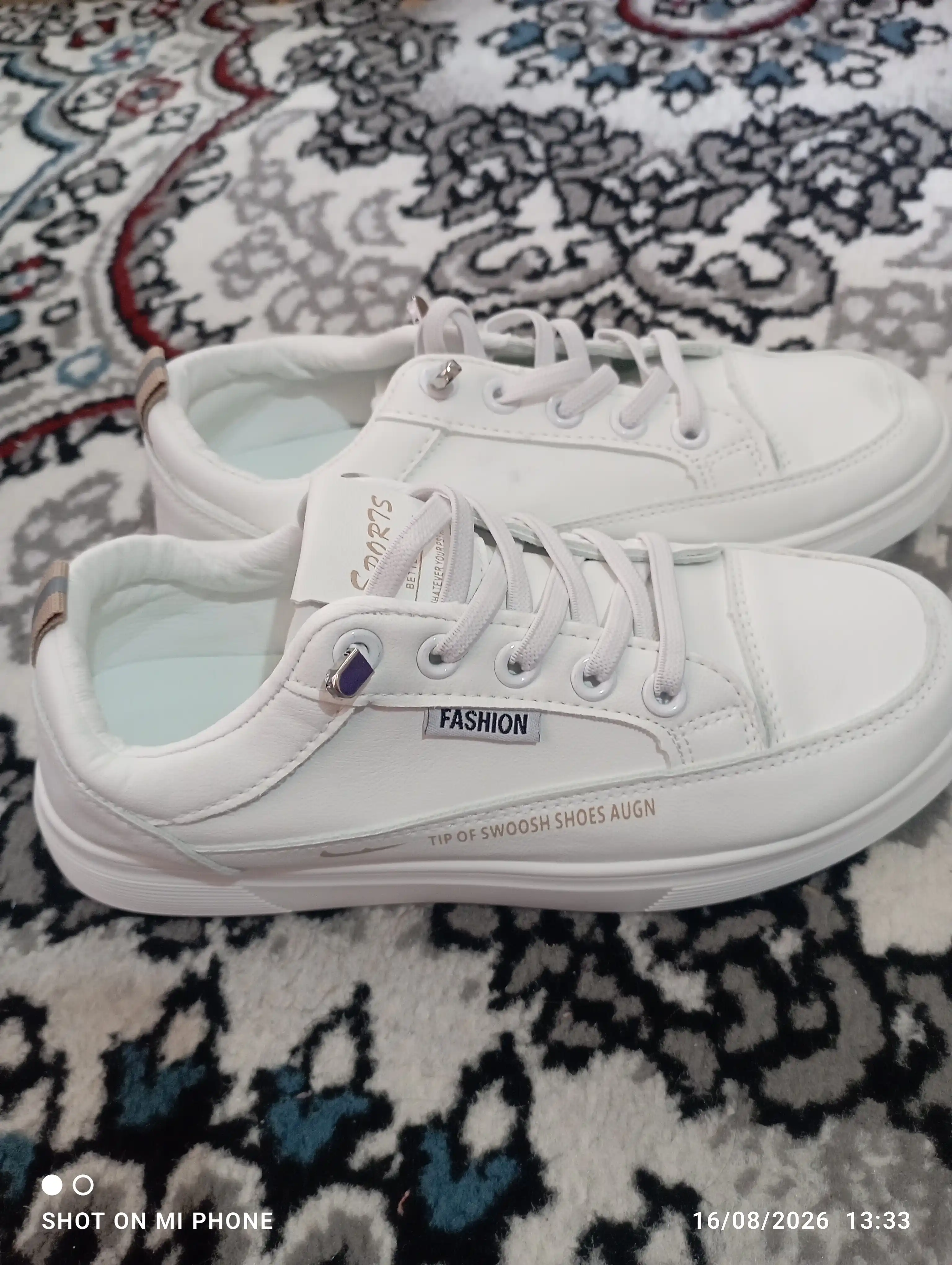 Ayollar krossovkasi, unisex kedalar (36-41)kuz,qish,bahor uchun mos, bir o‘lcham kichikroq