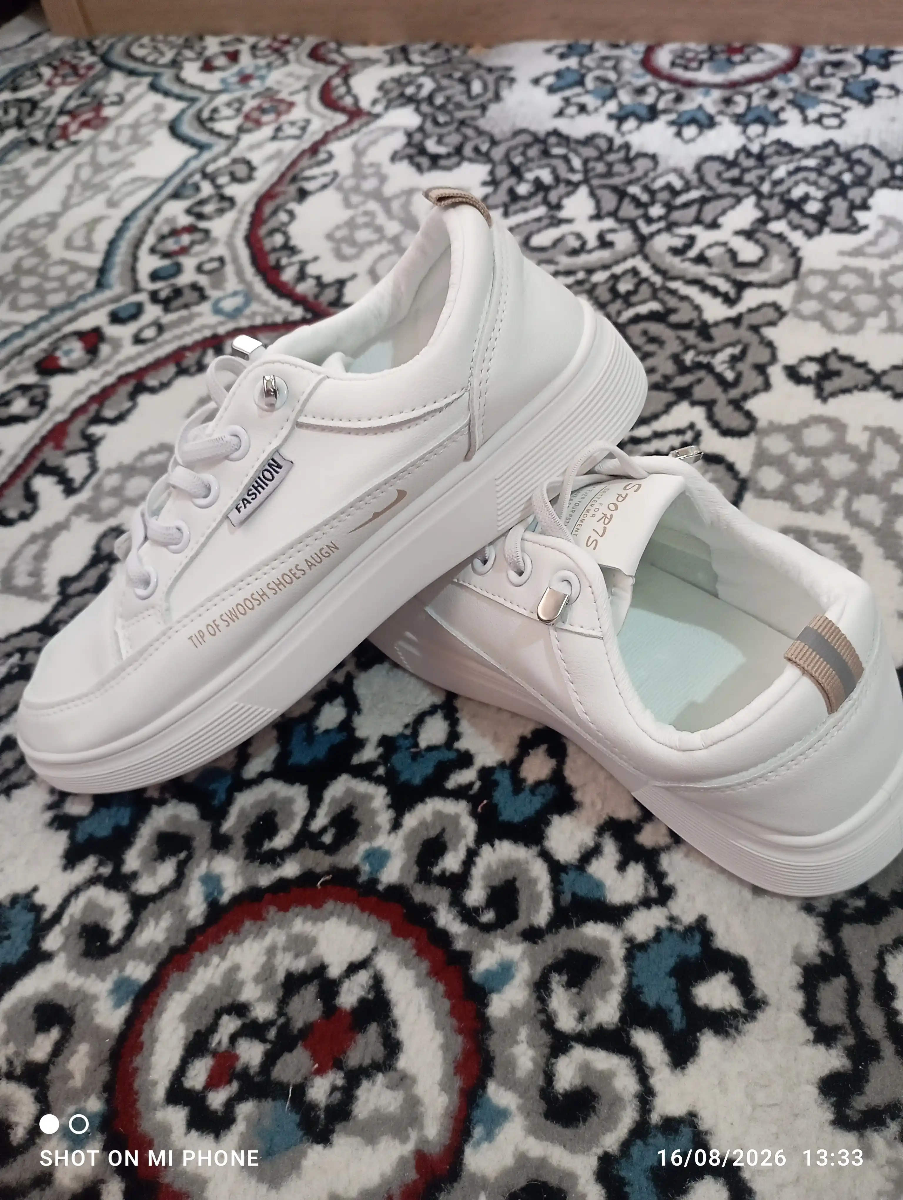 Ayollar krossovkasi, unisex kedalar (36-41)kuz,qish,bahor uchun mos, bir o‘lcham kichikroq